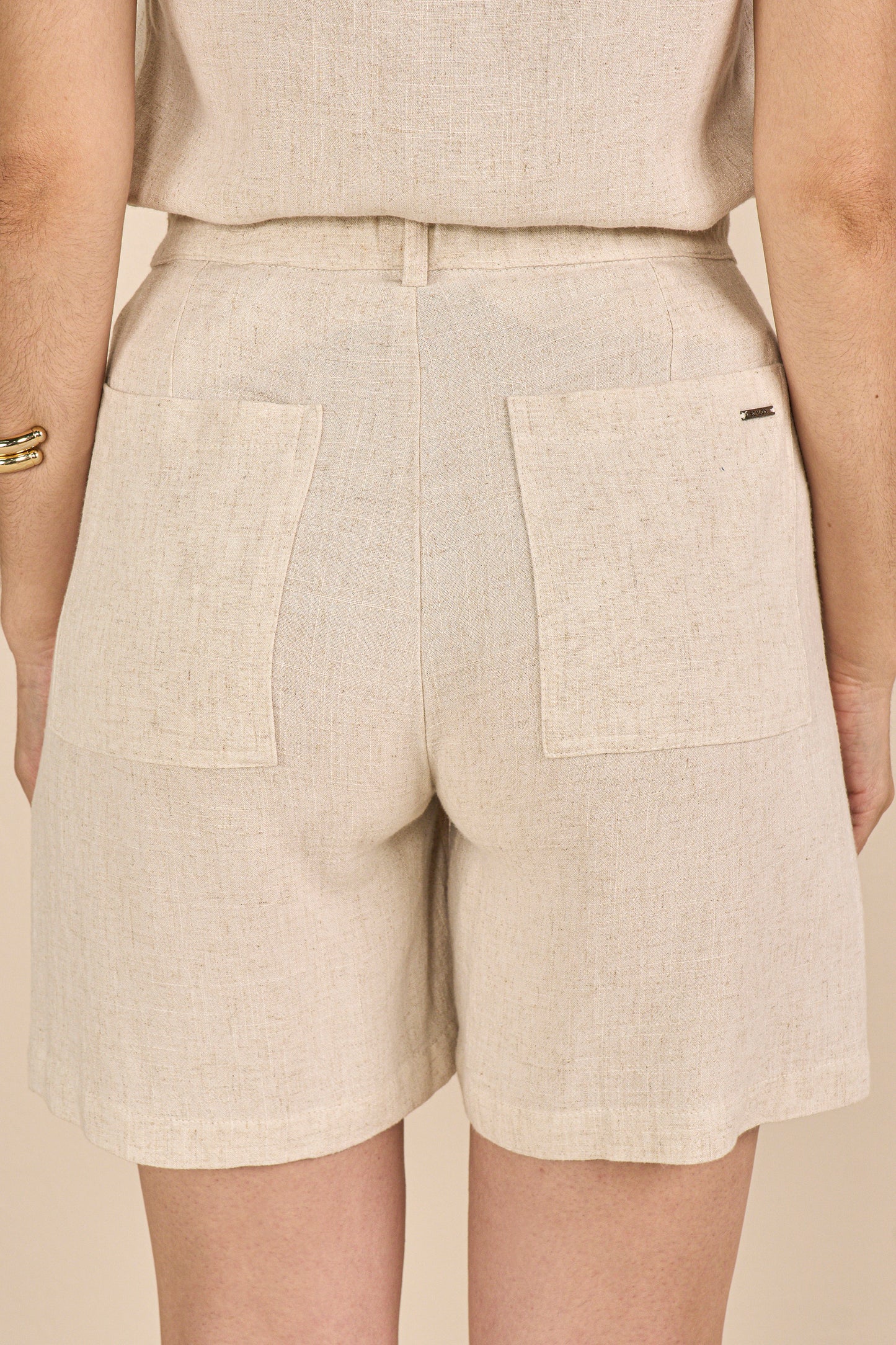 conjunto viscose regata com botões e bermuda midi com elástico