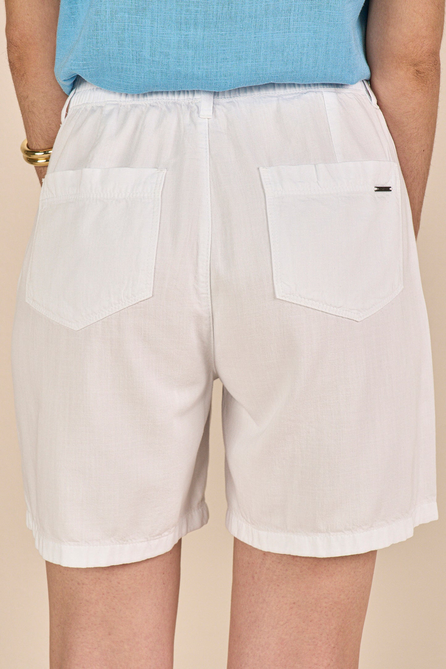 conjunto sarja regata alça larga e bermuda midi com cós de elástico