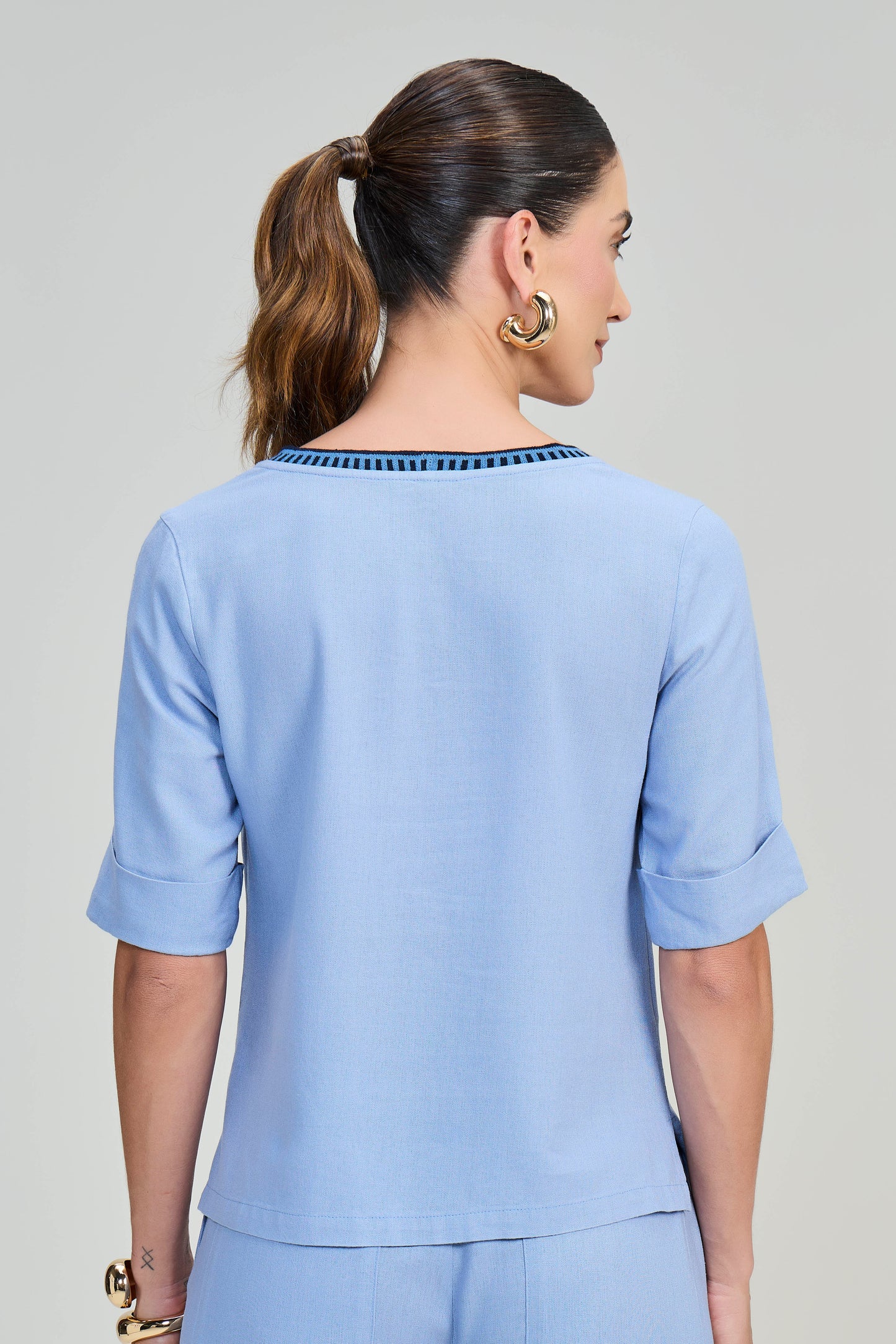 conjunto viscose blusa manga curta e calça pantalona com faixa