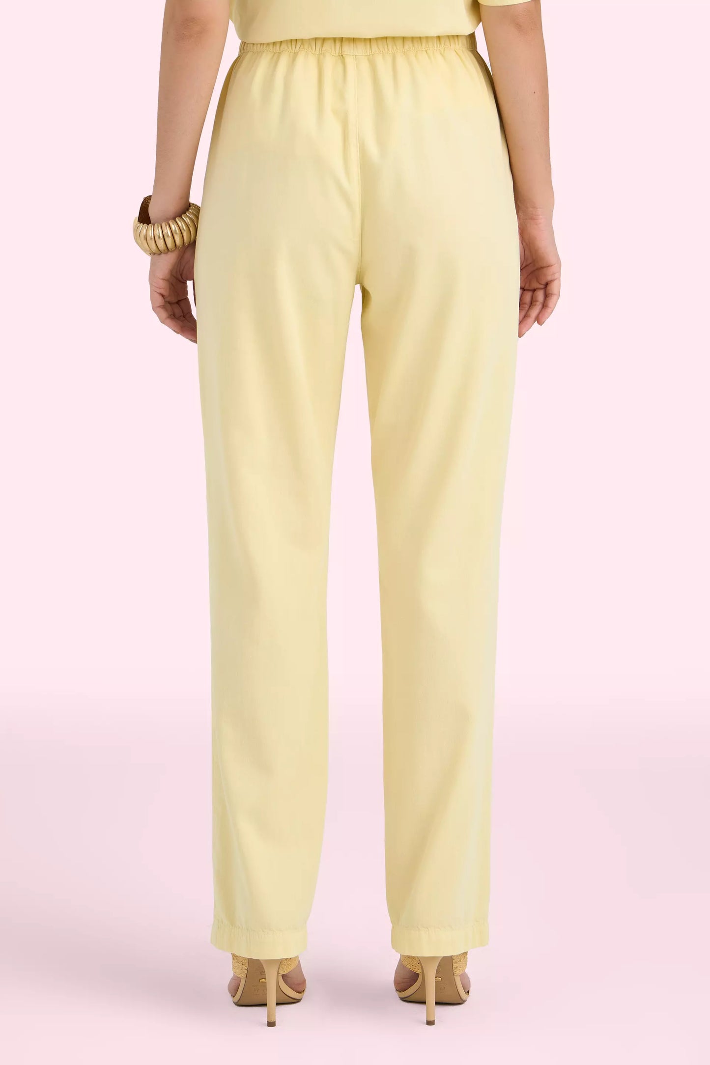 conjunto sarja blusa com assimetria e calça reta cós de elástico