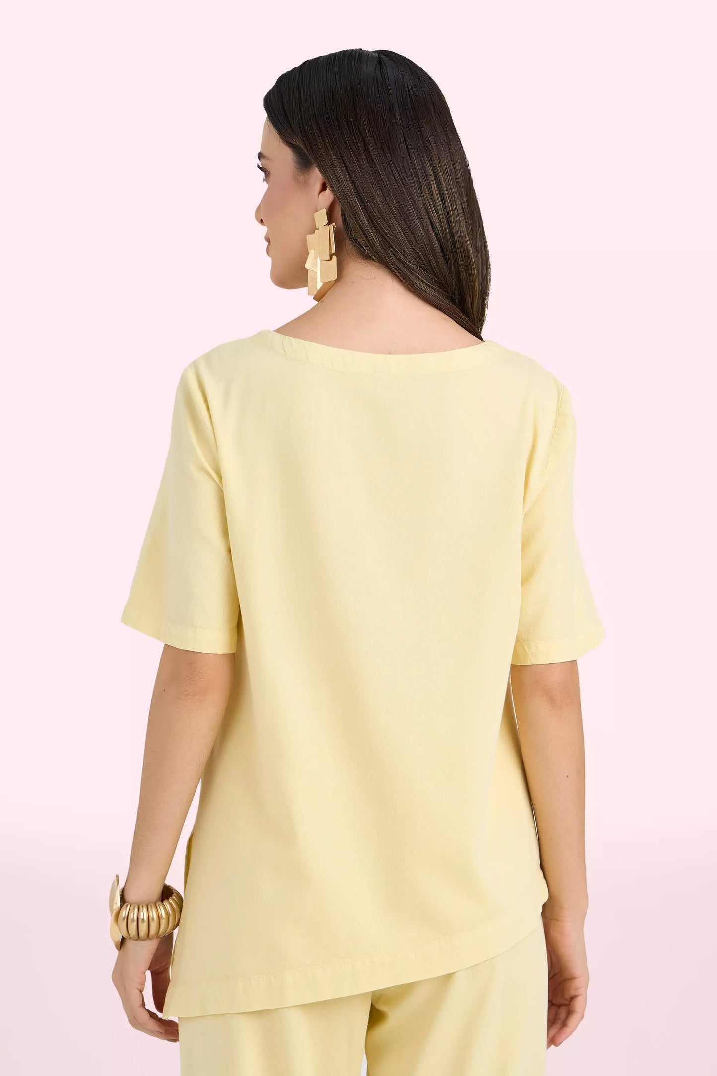 conjunto sarja blusa com assimetria e calça reta cós de elástico