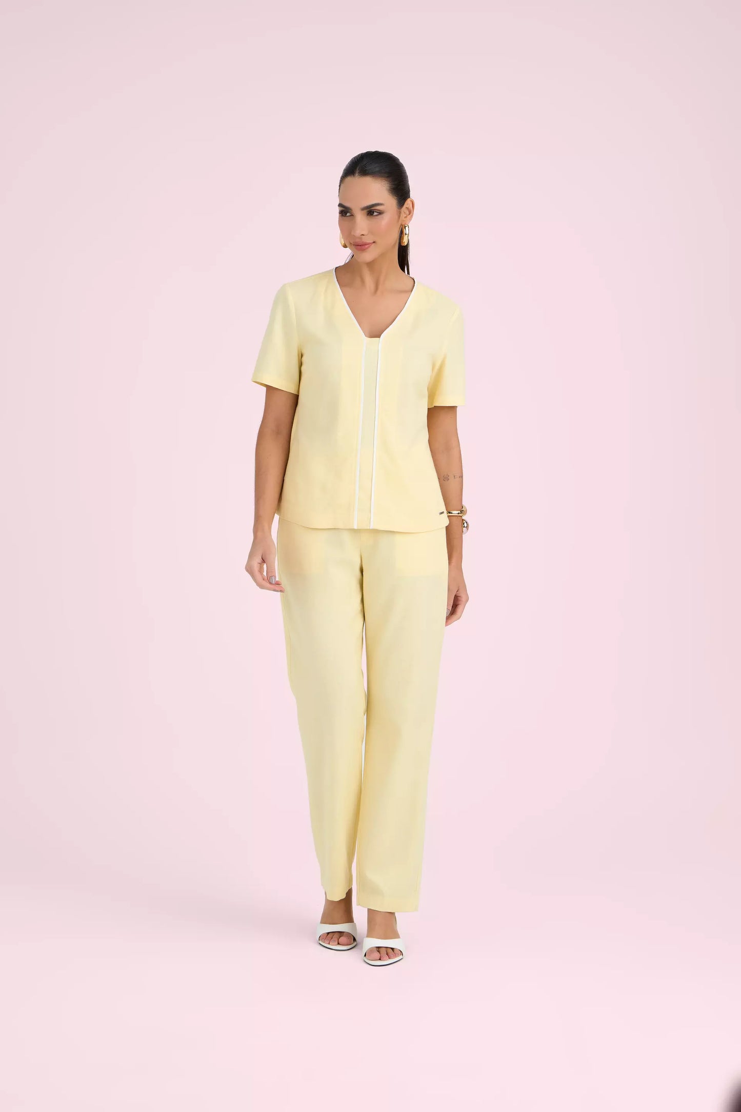 conjunto viscose blusa manga curta e calca reta cintura intermedíaria