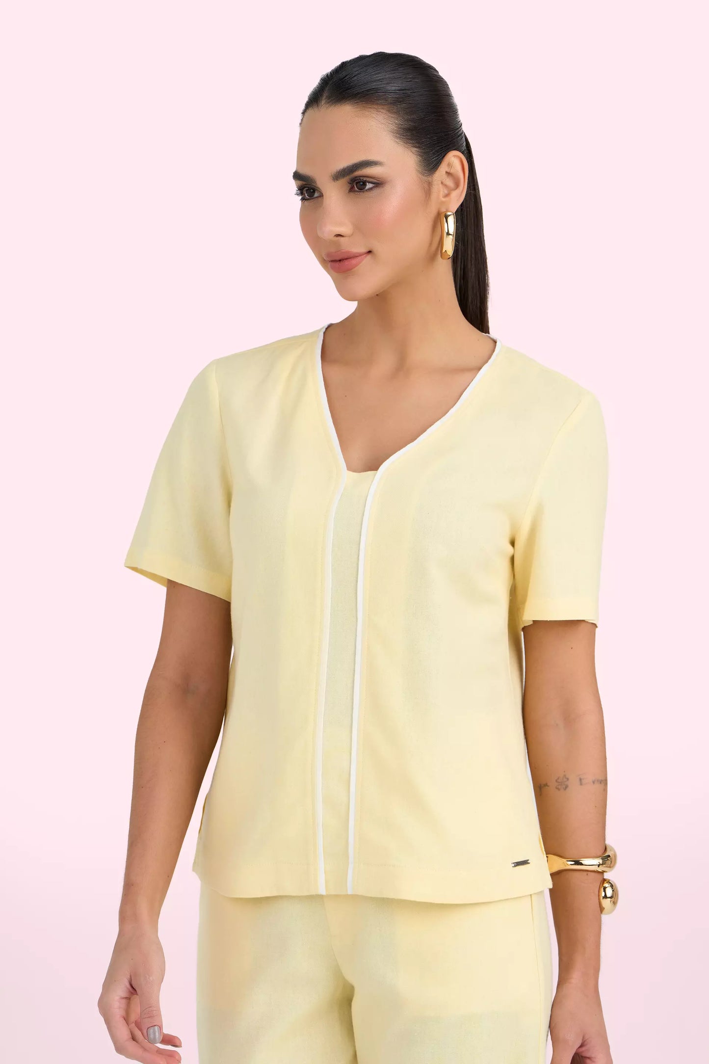 conjunto viscose blusa manga curta e calca reta cintura intermedíaria