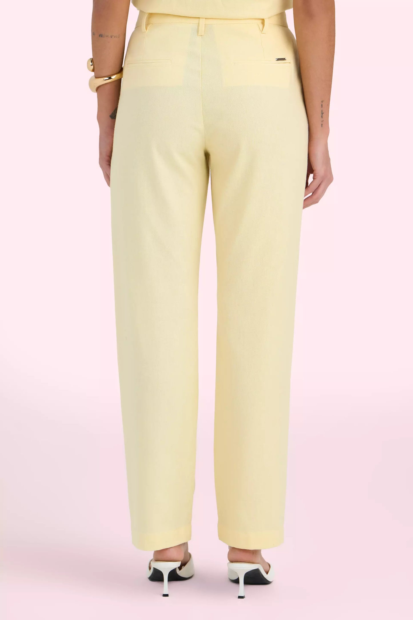 conjunto viscose blusa manga curta e calca reta cintura intermedíaria