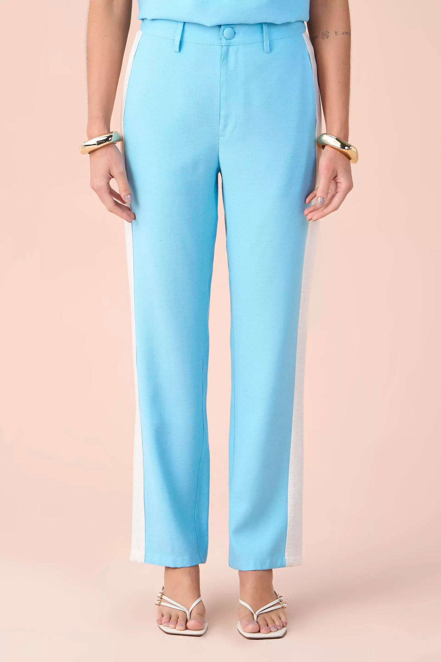 conjunto viscose blusa manga curta e calça reta com mix de tecidos