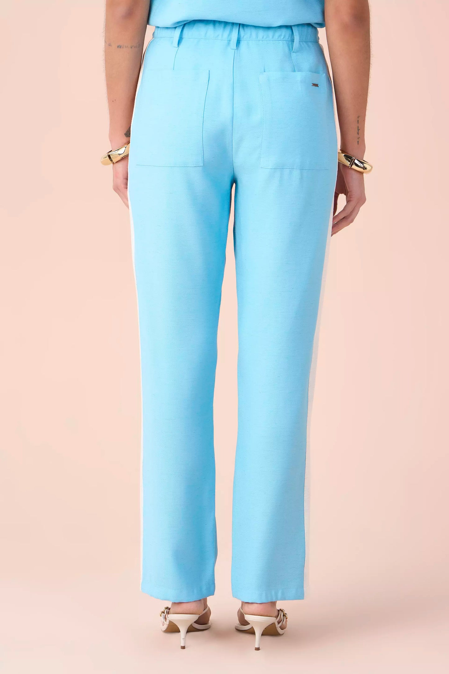 conjunto viscose blusa manga curta e calça reta com mix de tecidos
