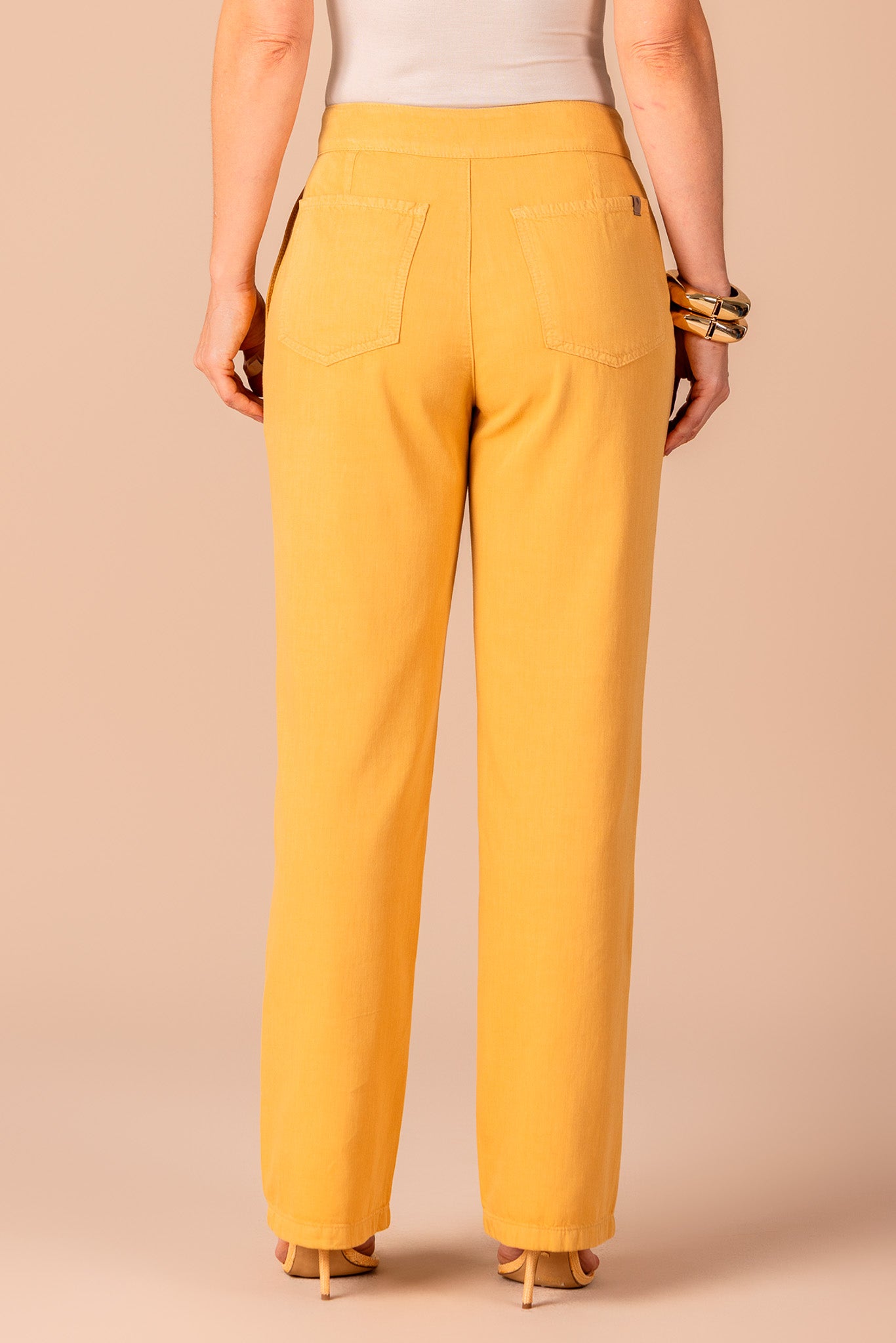 conjunto sarja blusa manga curta e calça reta com bolsos