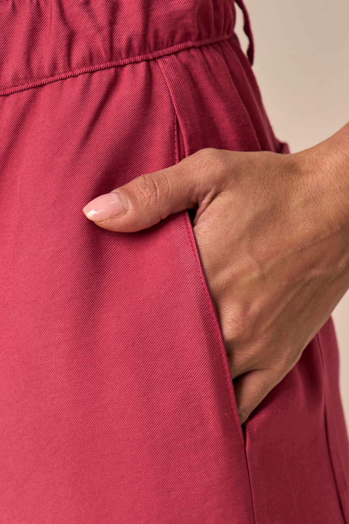 conjunto viscose blusa manga curta com martingale e calça reta com elástico