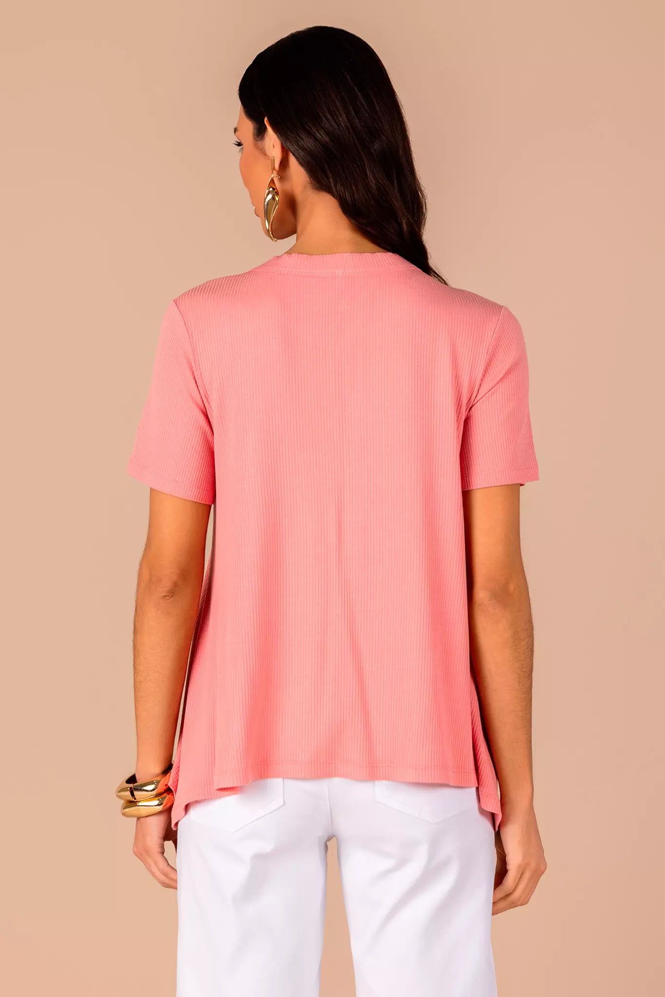 t-shirt malha canelada manga curta com assimetrias