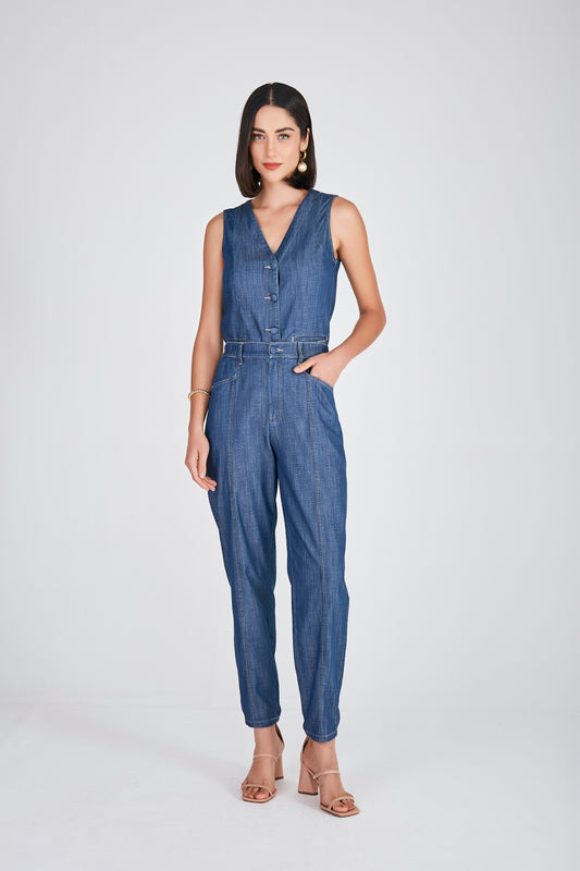 calça jeans mom cintura intermediária com recortes