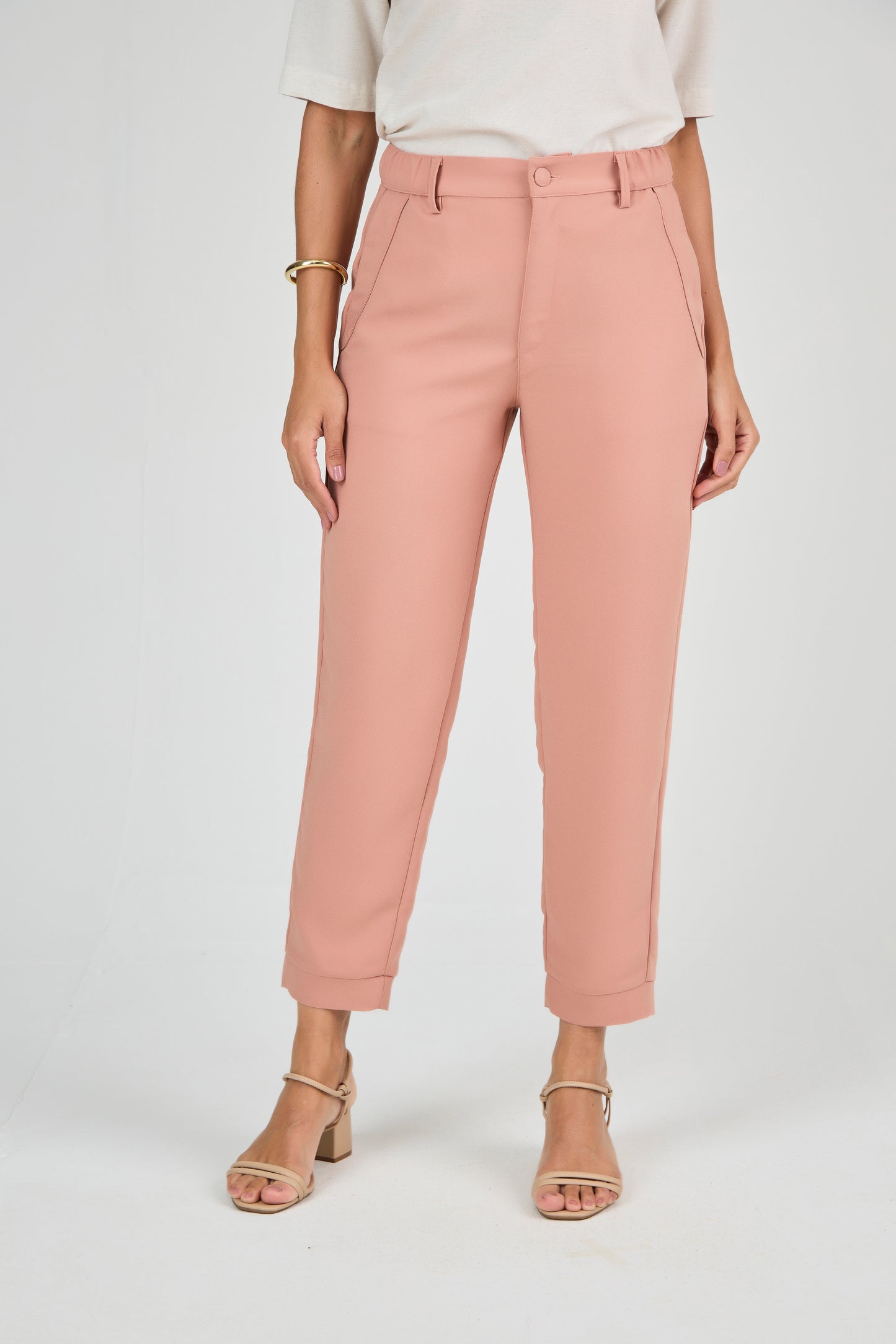 calça crepe mom cintura intermediária com elástico