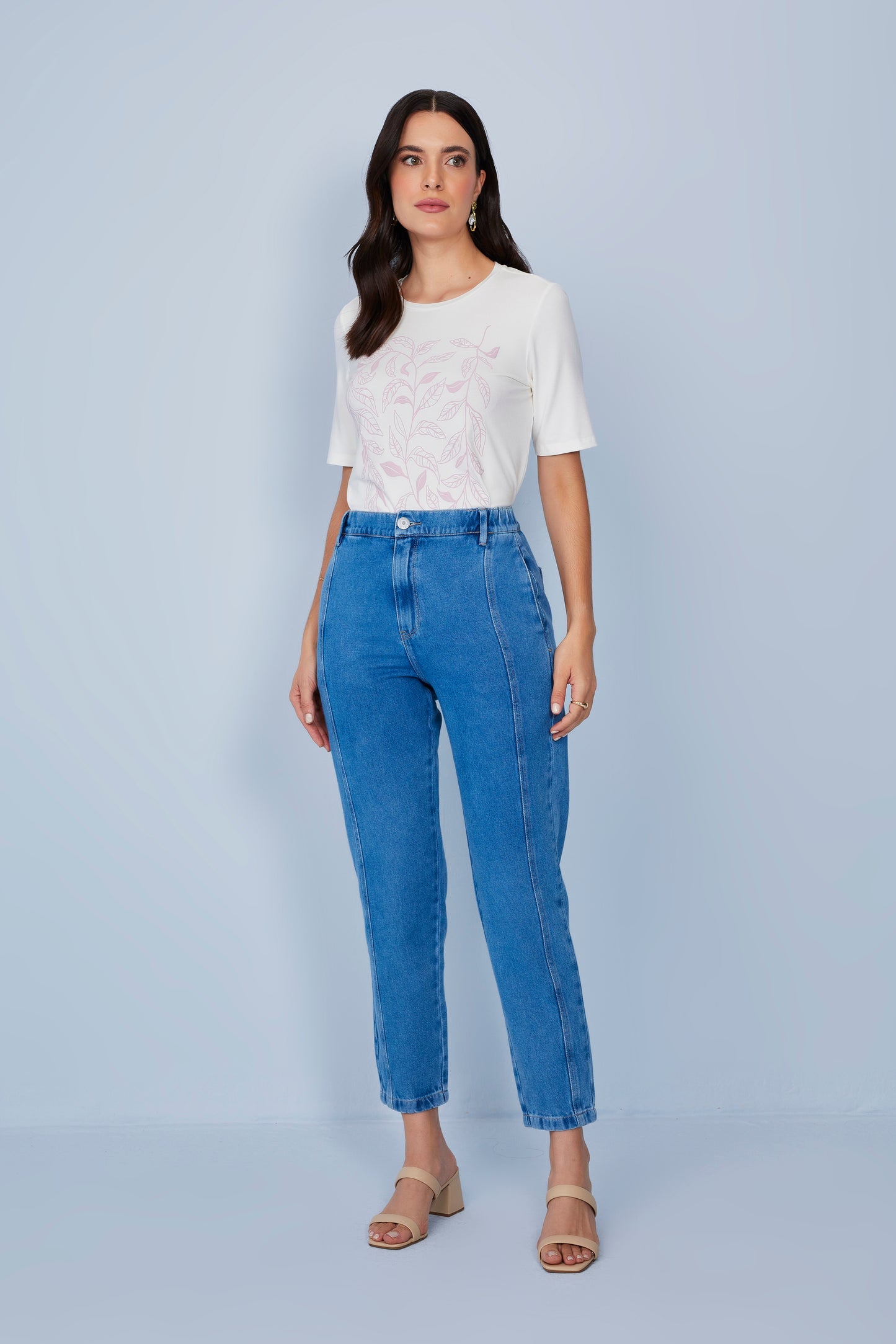 calça jeans mom cintura intermediária cós de elástico