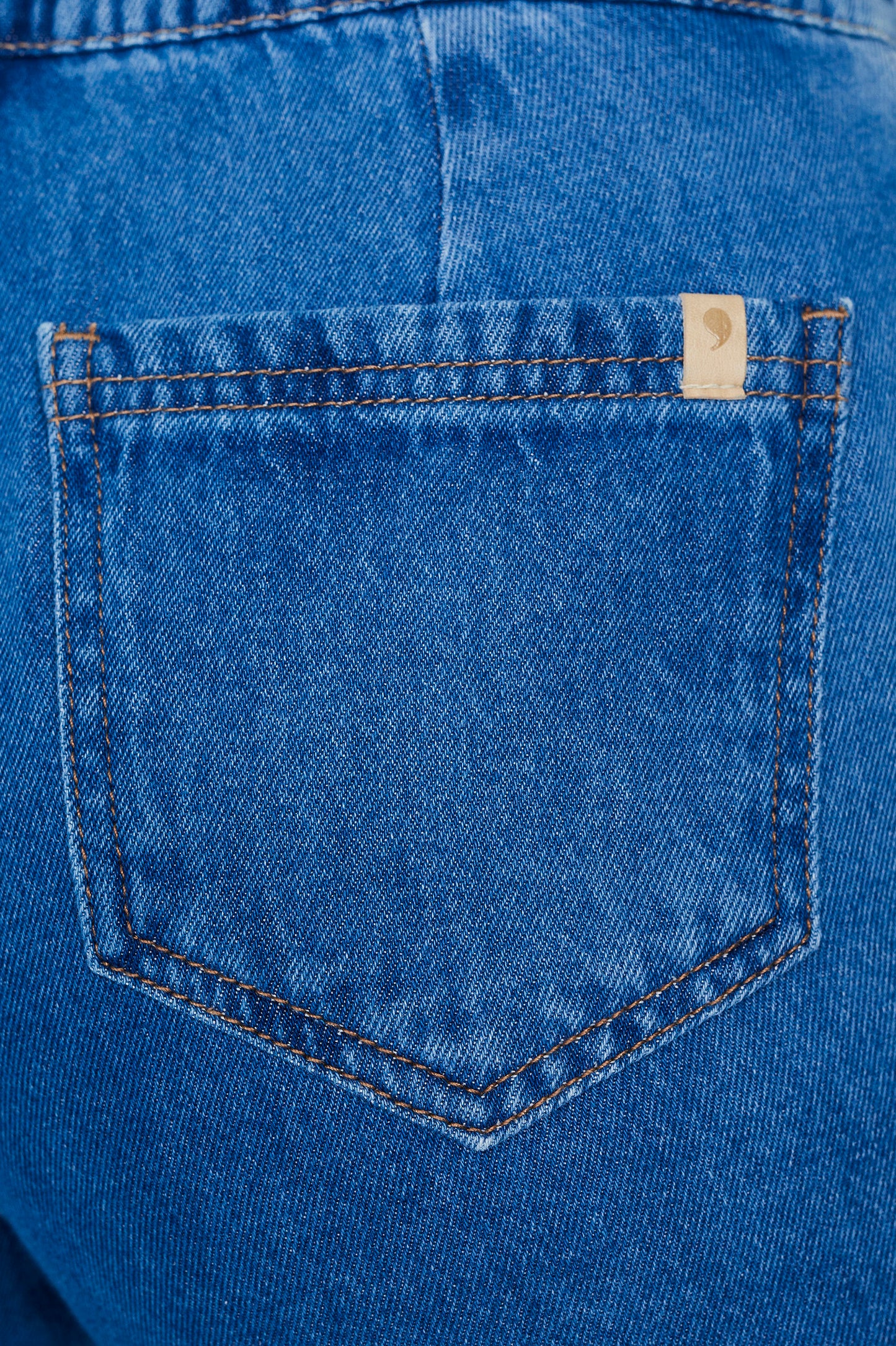 calça jeans mom cintura intermediária cós de elástico