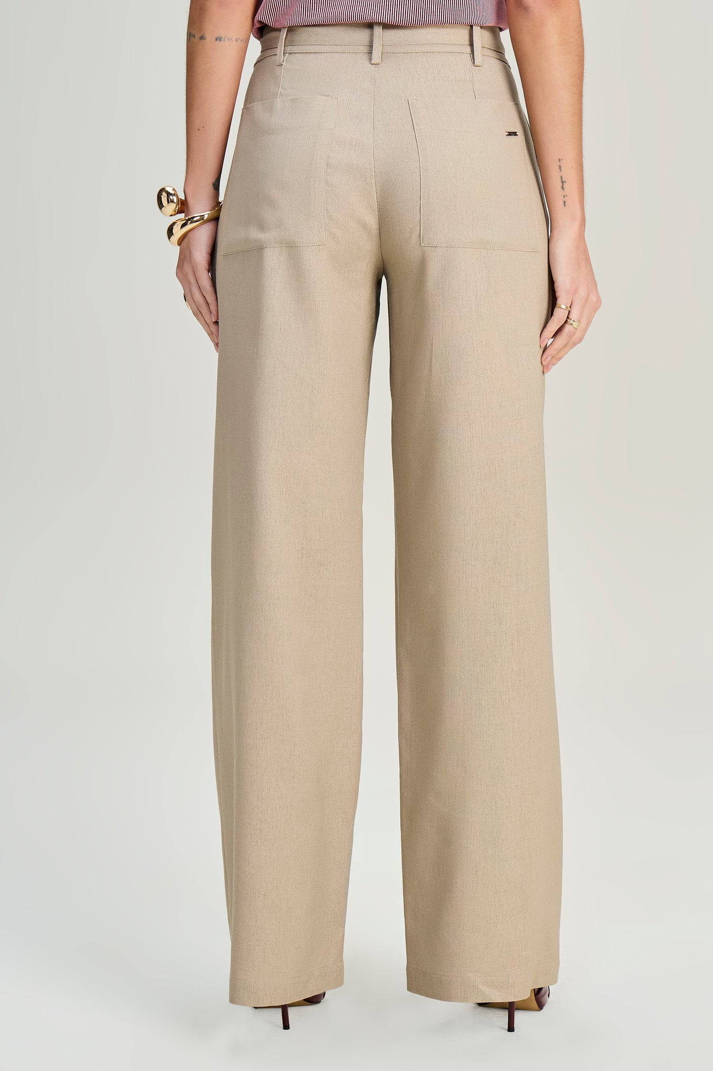 calça viscose pantalona cintura intermediária com faixa