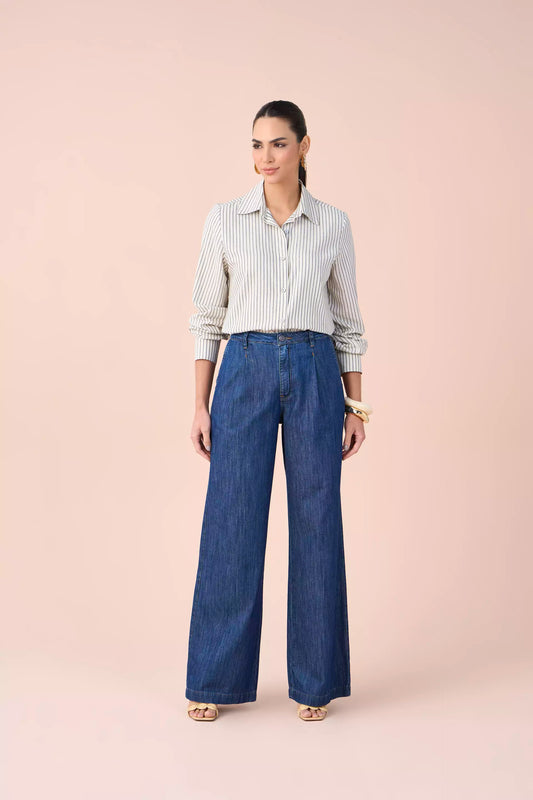 calça jeans pantalona cintura intermediária com pregas