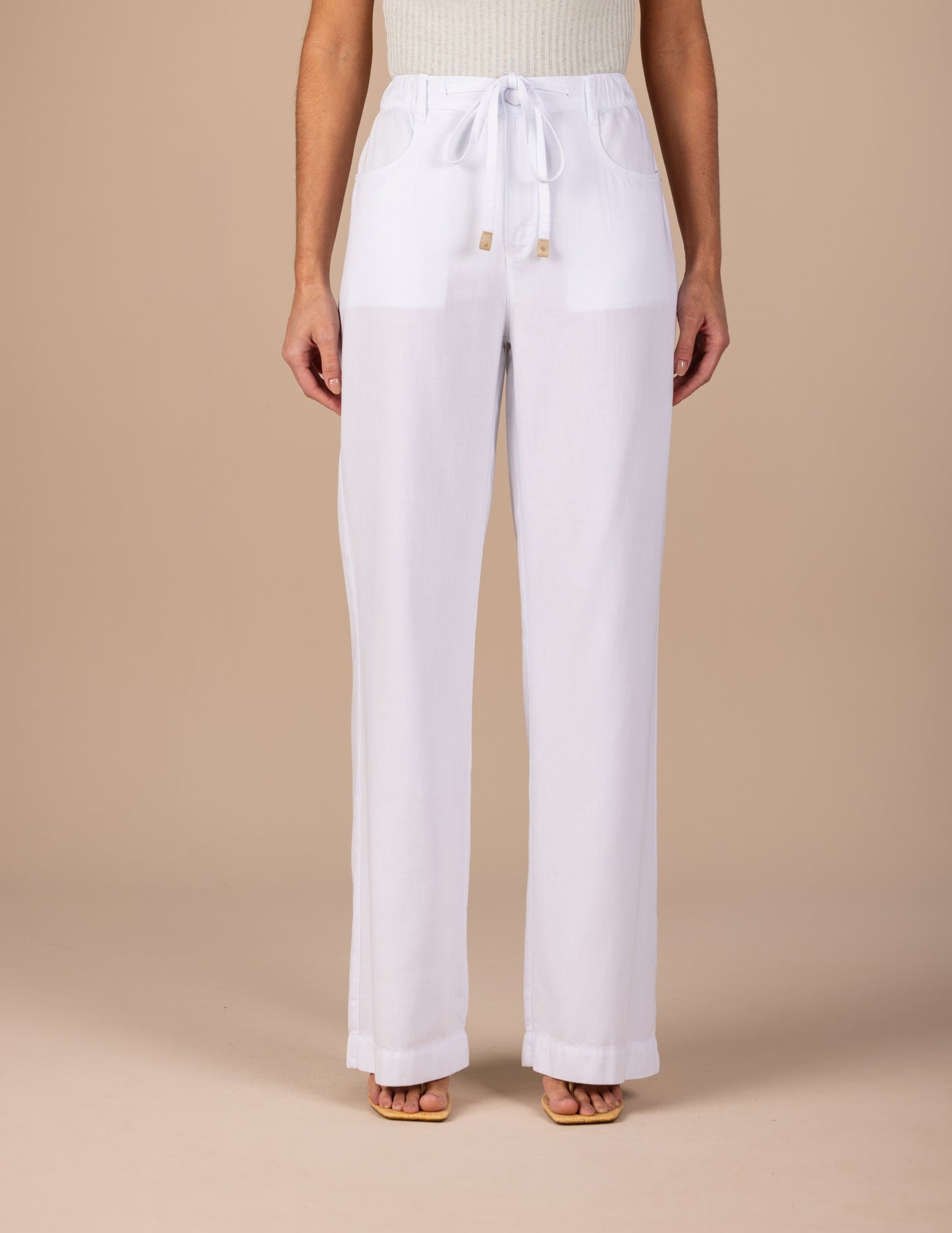 calça sarja wide leg cintura intermediária com amarração