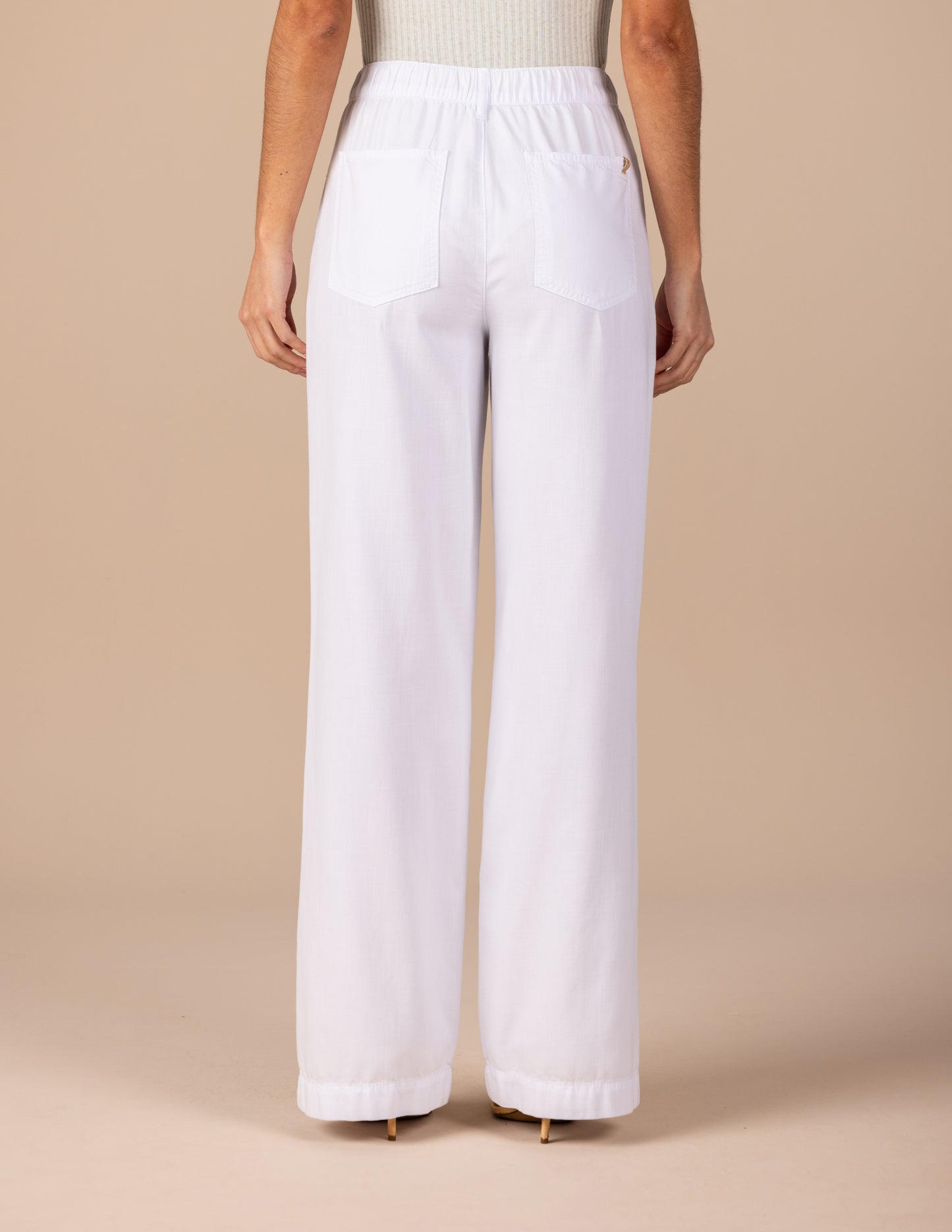 calça sarja wide leg cintura intermediária com amarração