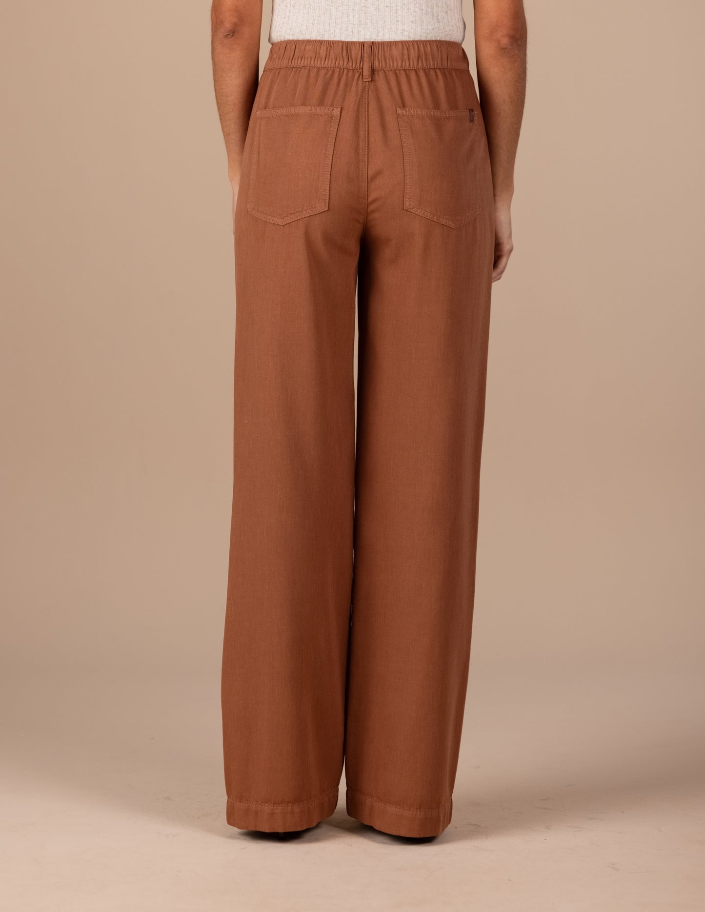 calça sarja wide leg cintura intermediária com amarração