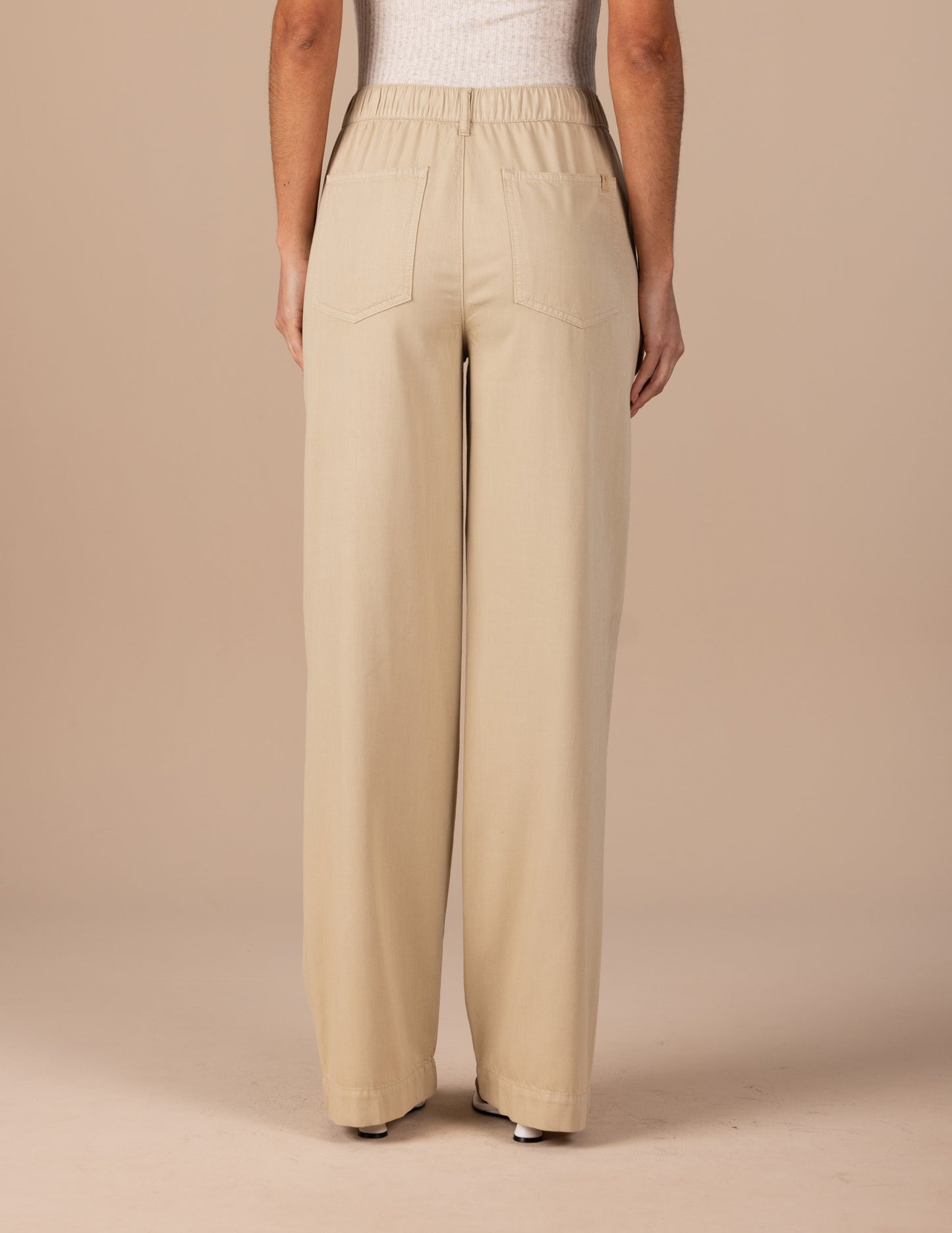 calça sarja wide leg cintura intermediária com amarração