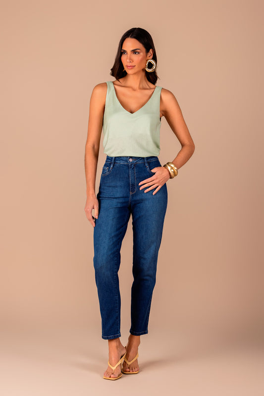 calça jeans mom cintura intermediária com bordado