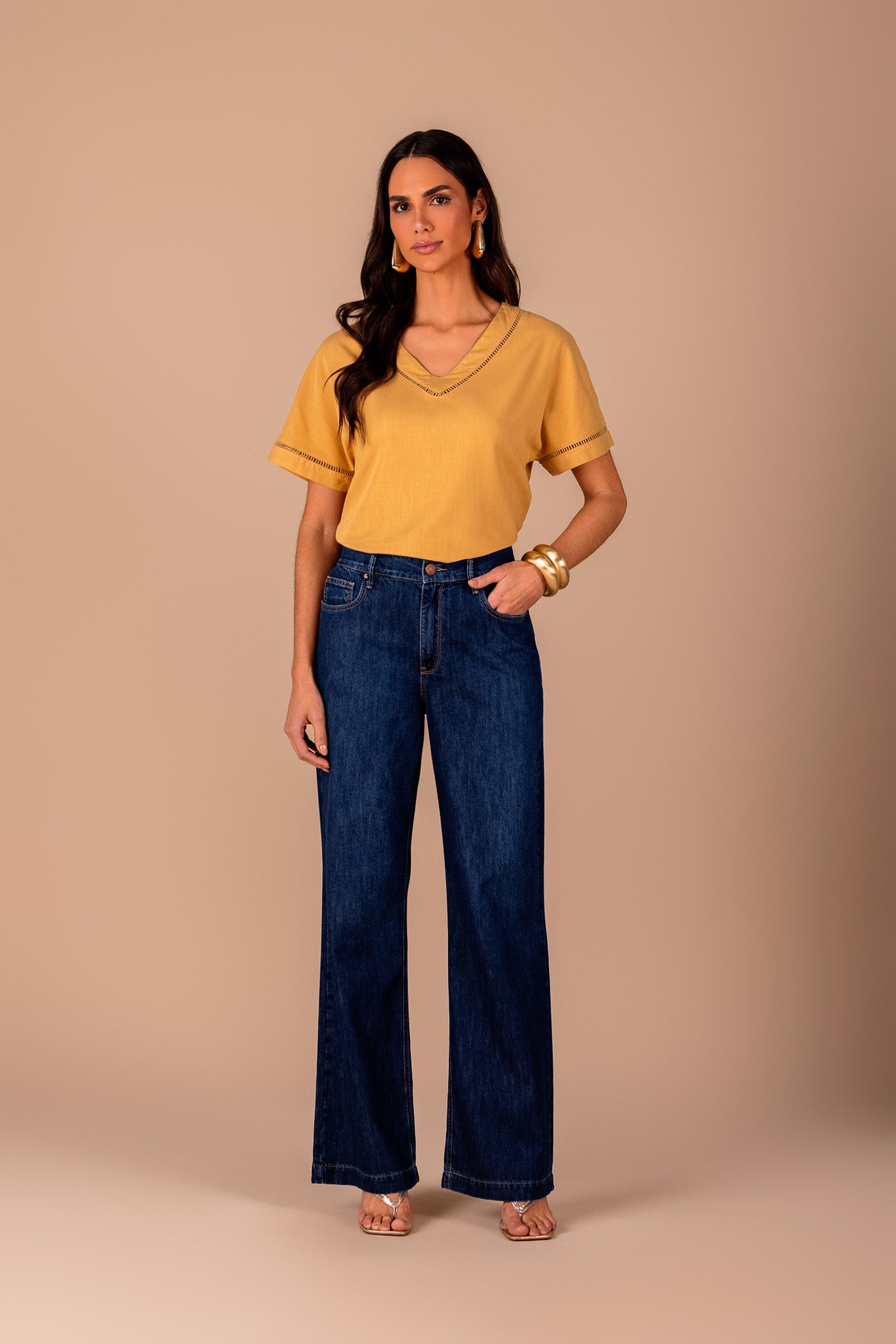 calça jeans wide leg cintura intermediária com elástico