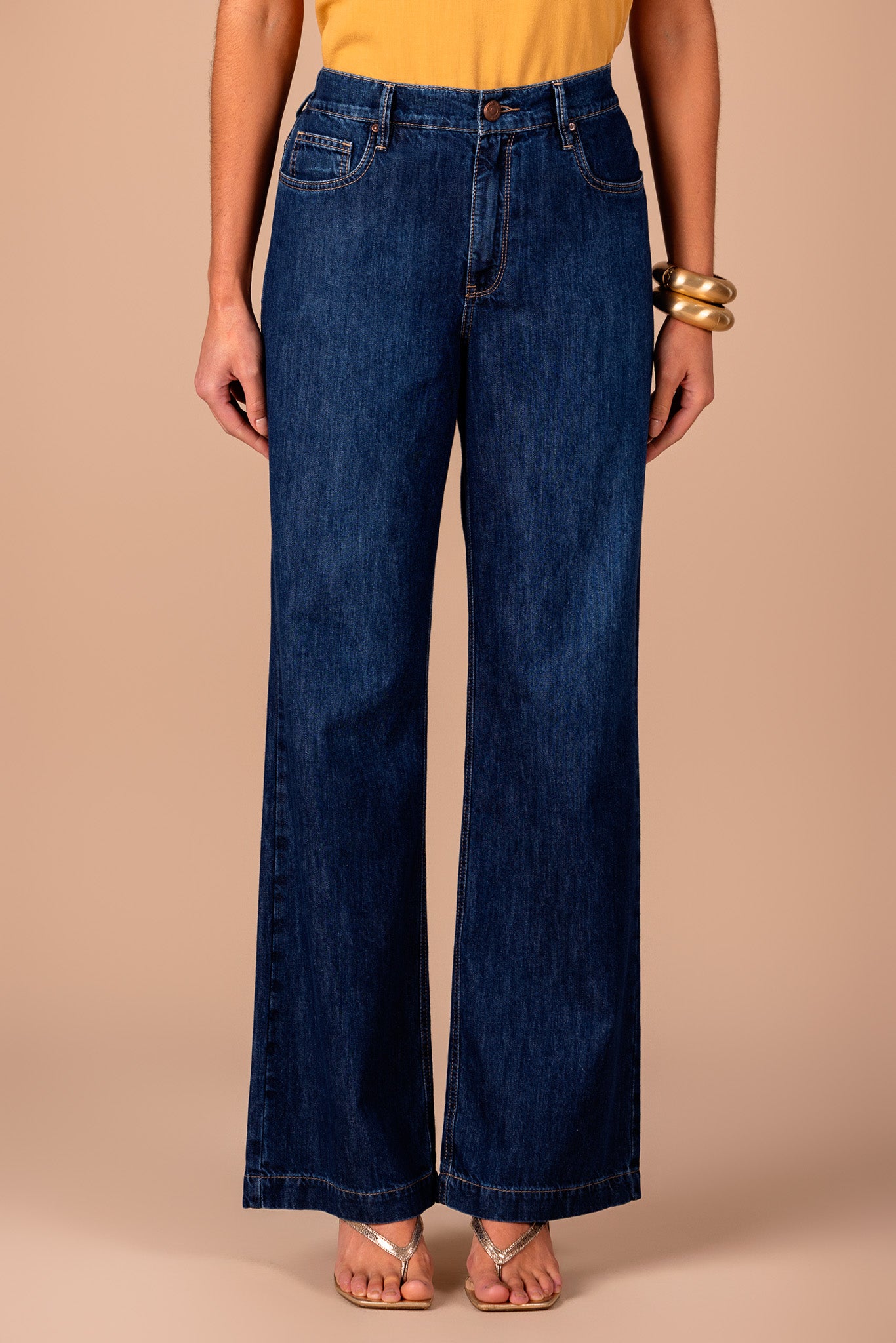 calça jeans wide leg cintura intermediária com elástico