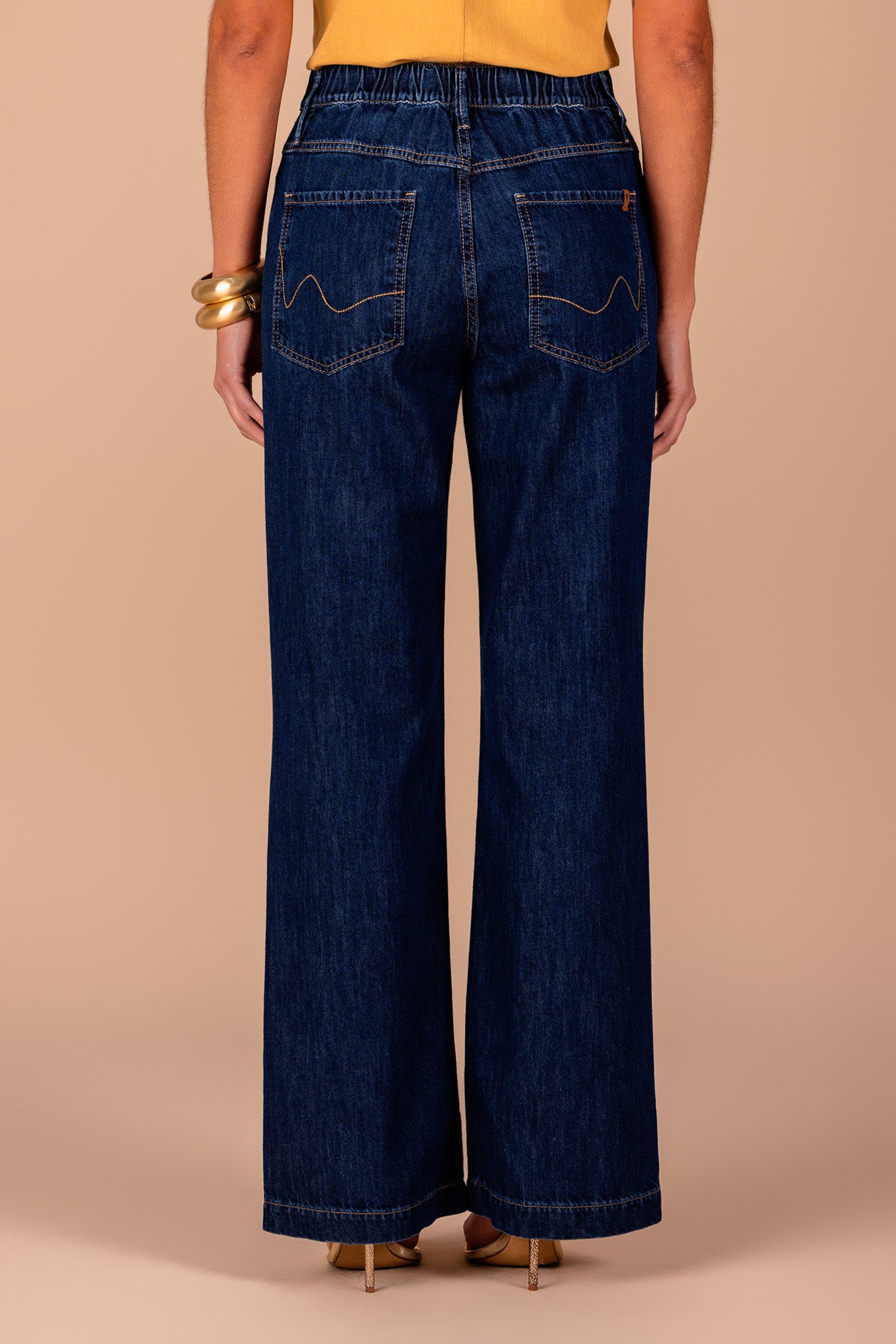 calça jeans wide leg cintura intermediária com elástico