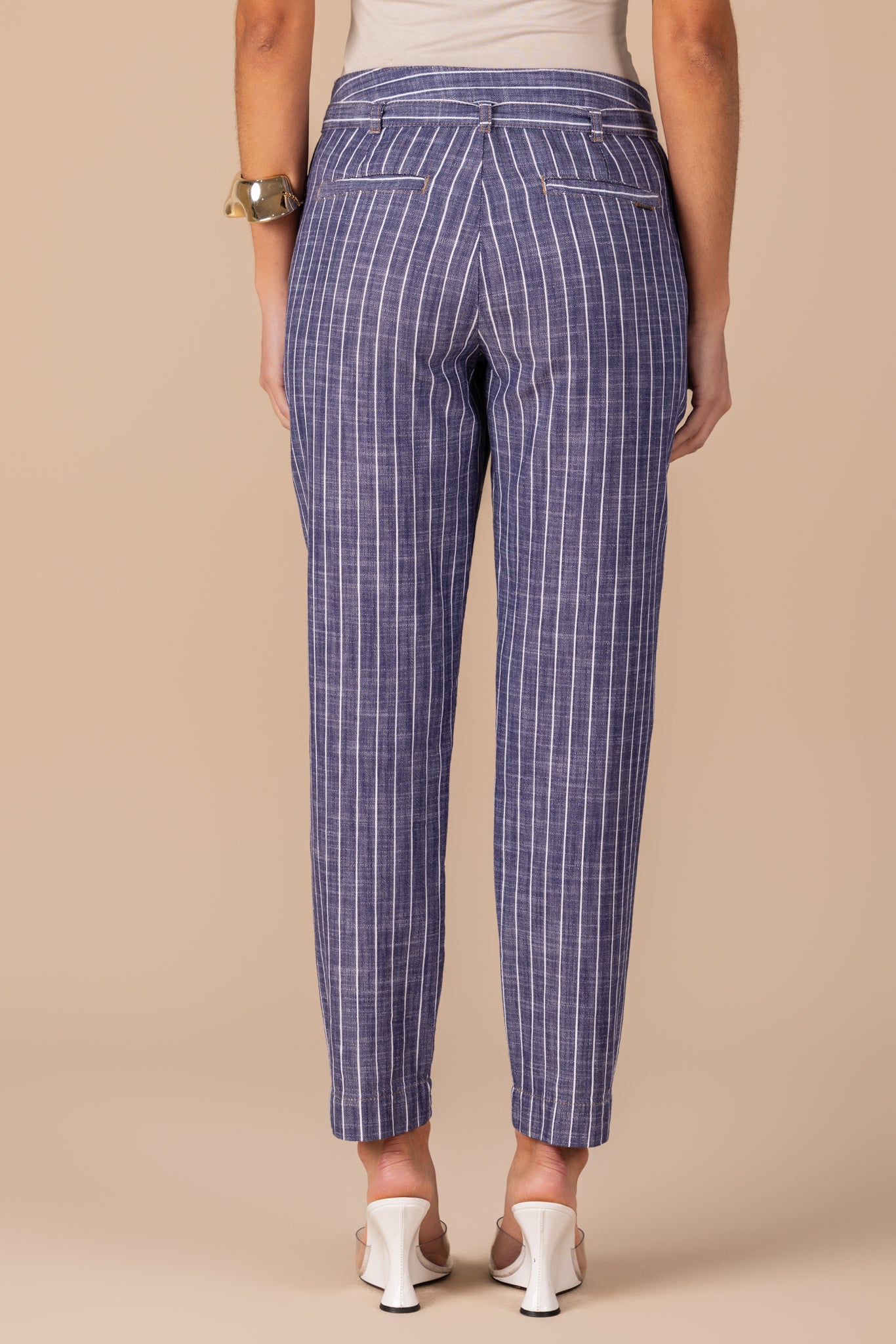 calça algodão mom cintura intermediária listrada com faixa