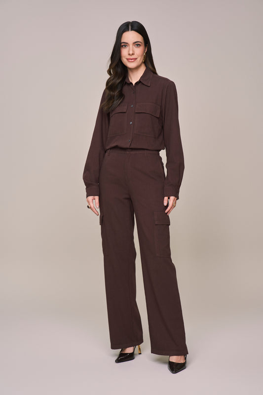 calça sarja wide leg cinturaintermediária com bolsos cargo