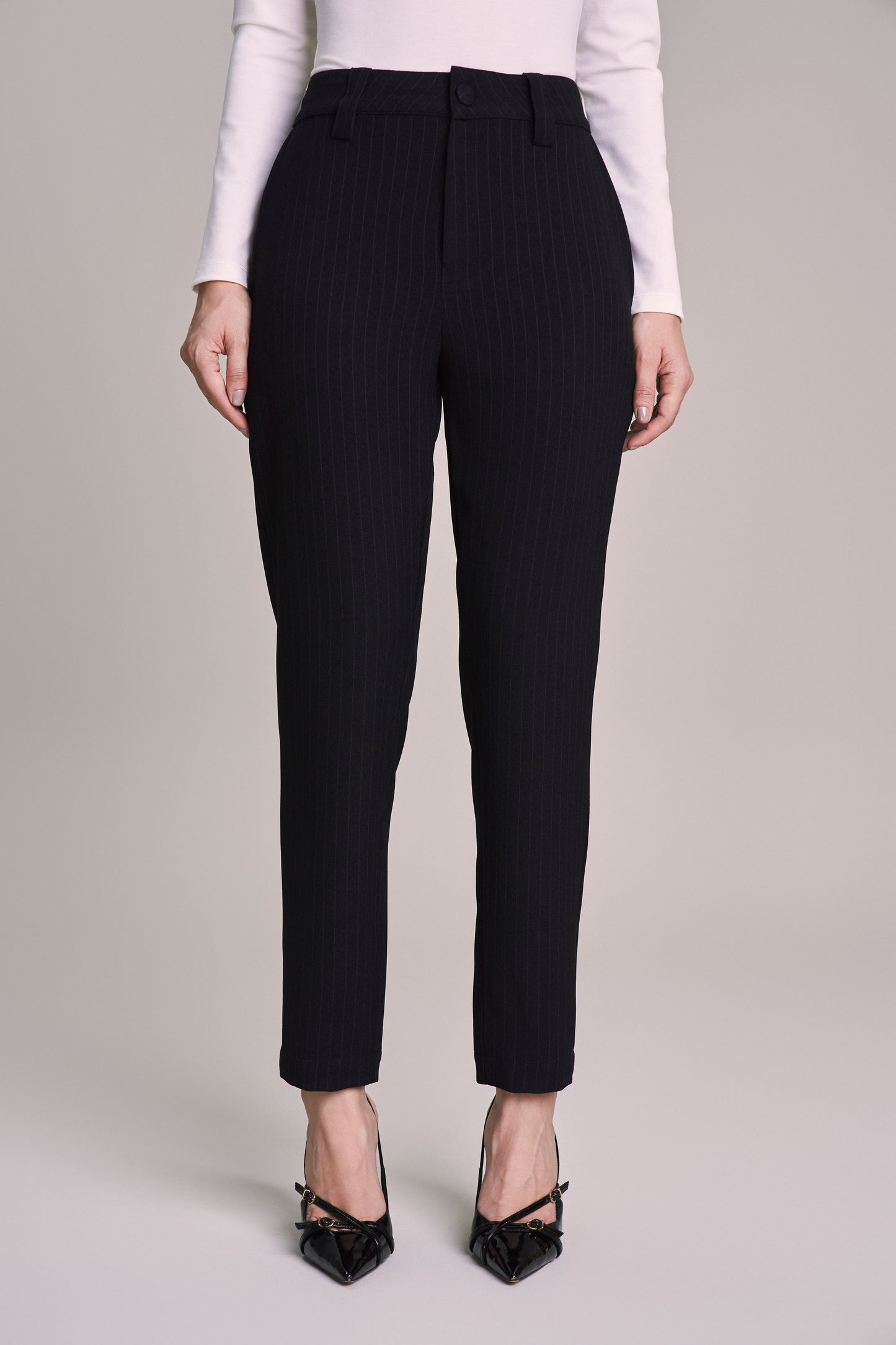 calça crepe mom cintura intermediária alfaiataria risca de giz