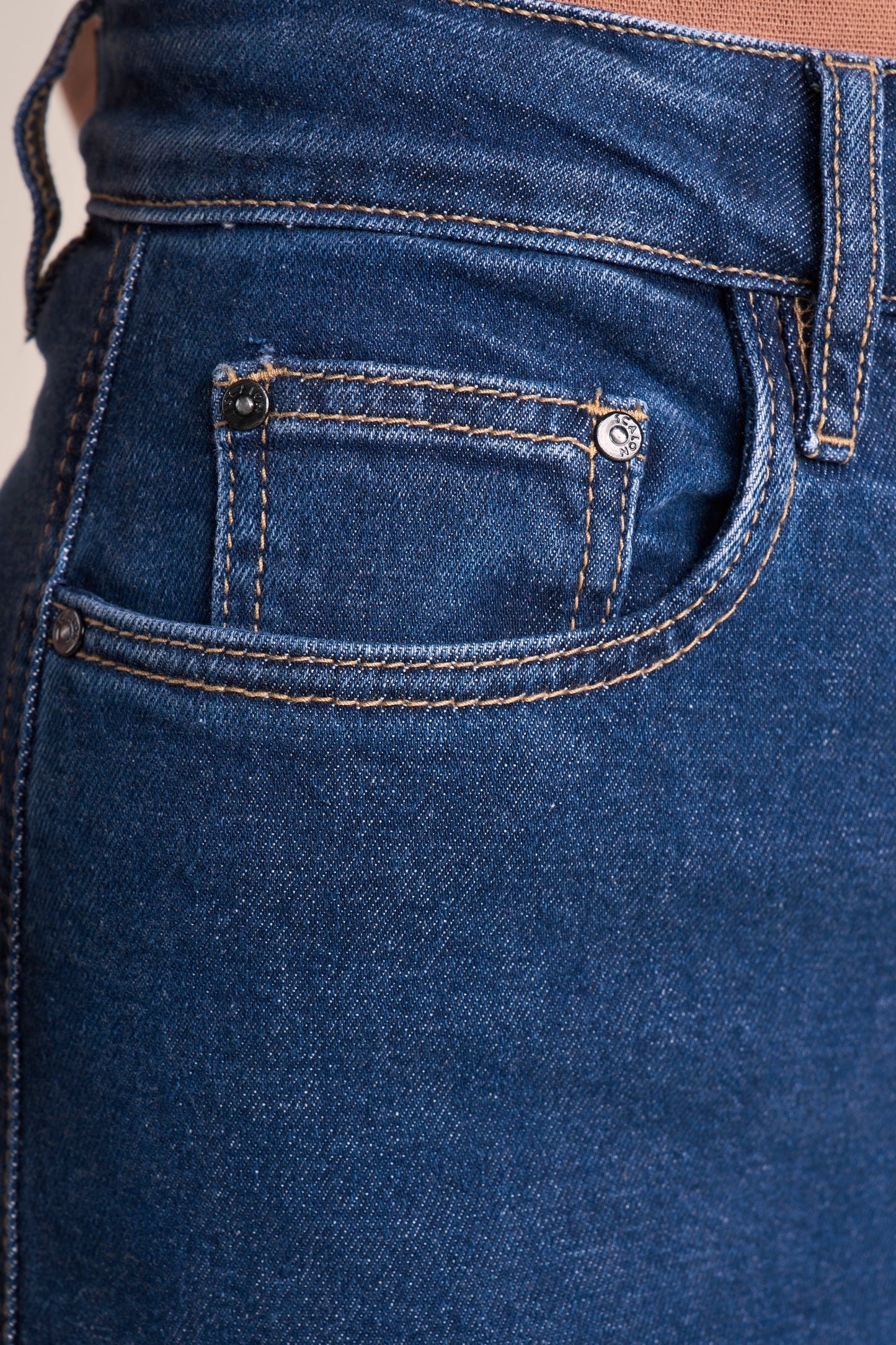Calça Jeans Wide Leg Cintura Intermediária com Abertura