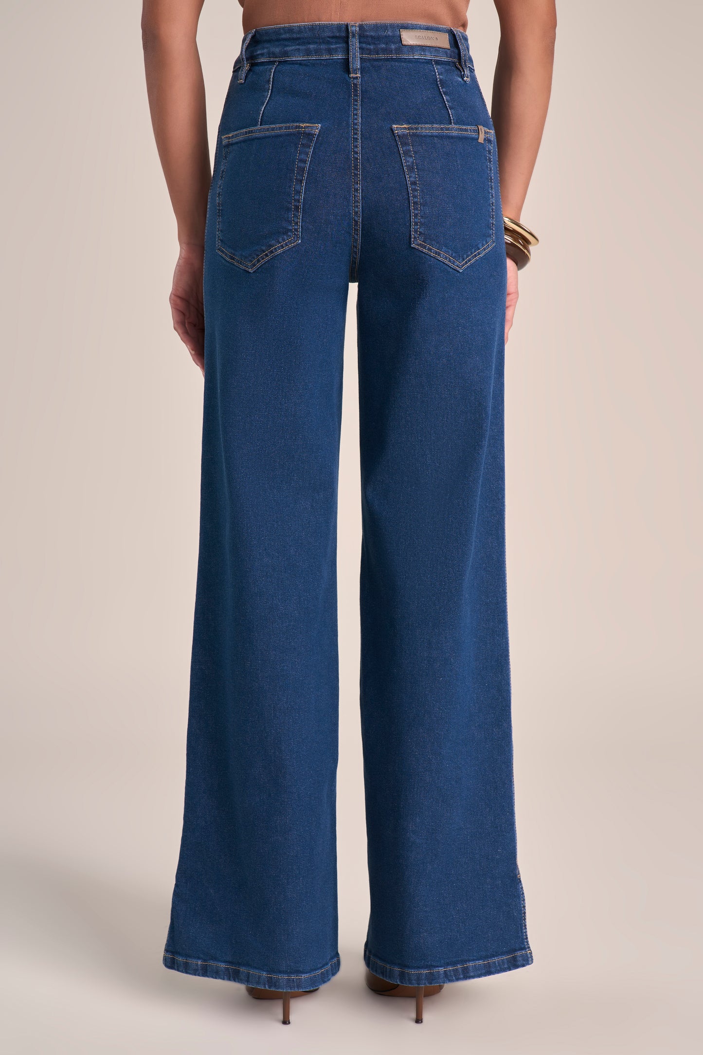 Calça Jeans Wide Leg Cintura Intermediária com Abertura