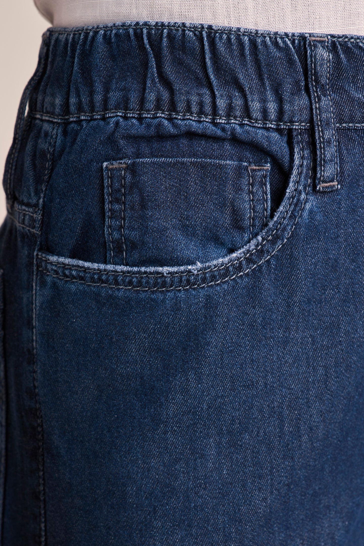 Calça Jeans Wide Leg Cintura Intermediária com Nervuras