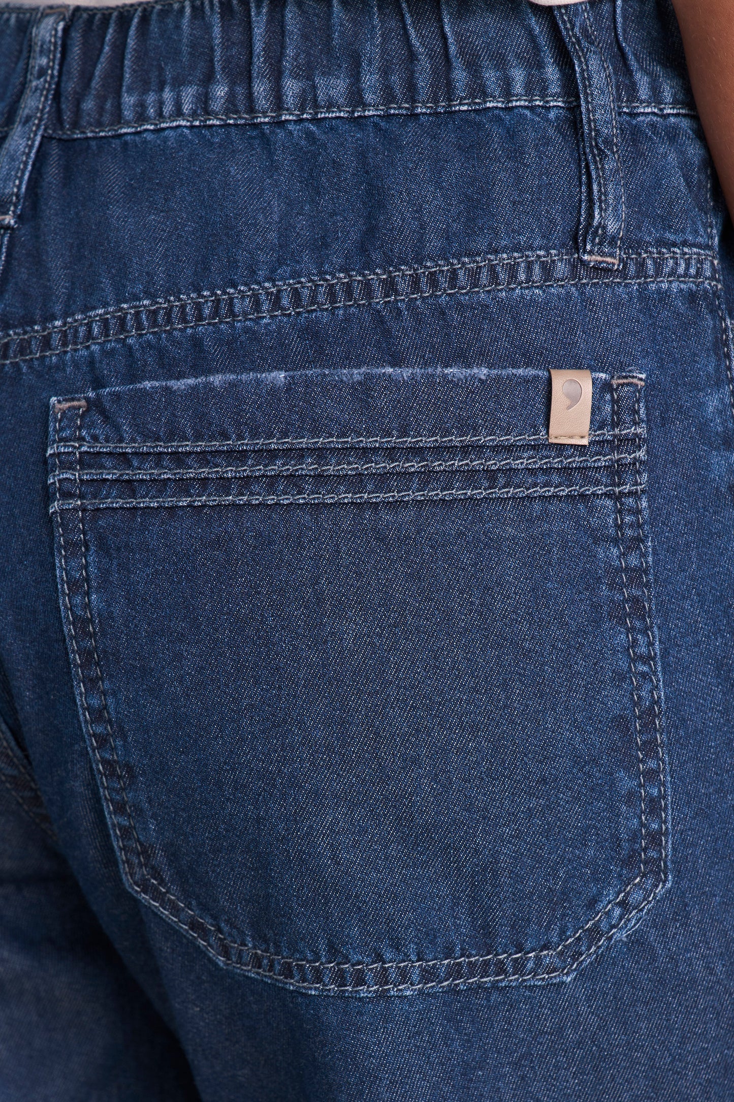 Calça Jeans Wide Leg Cintura Intermediária com Nervuras