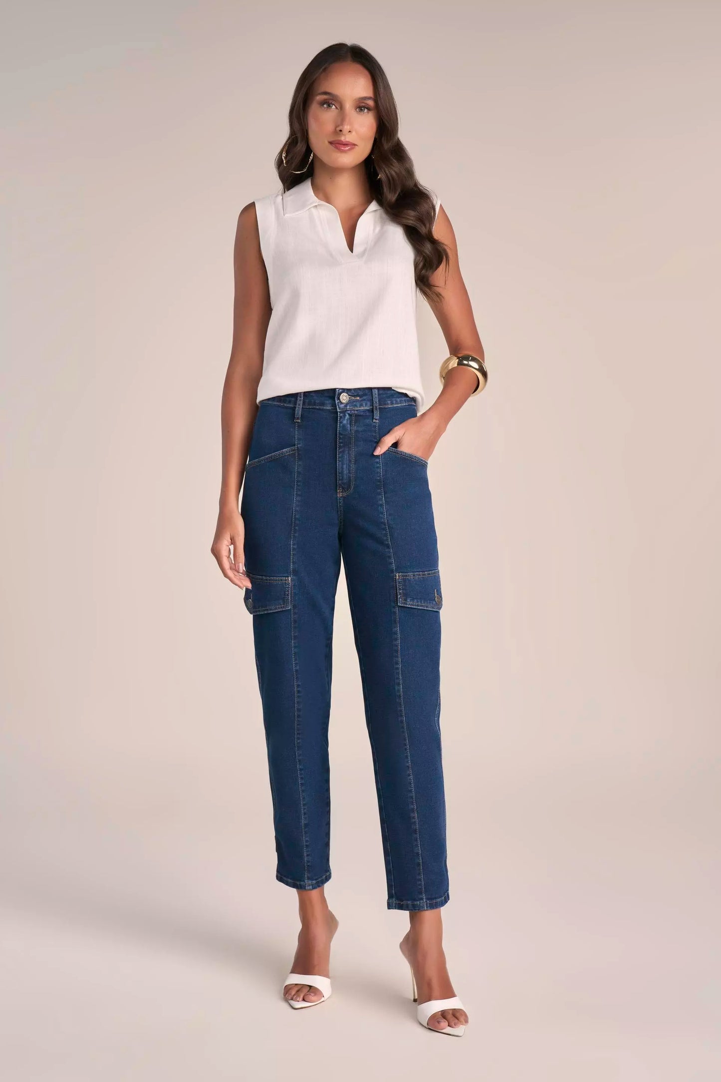 Calça Jeans Mom Cintura Intermediária com Lapelas