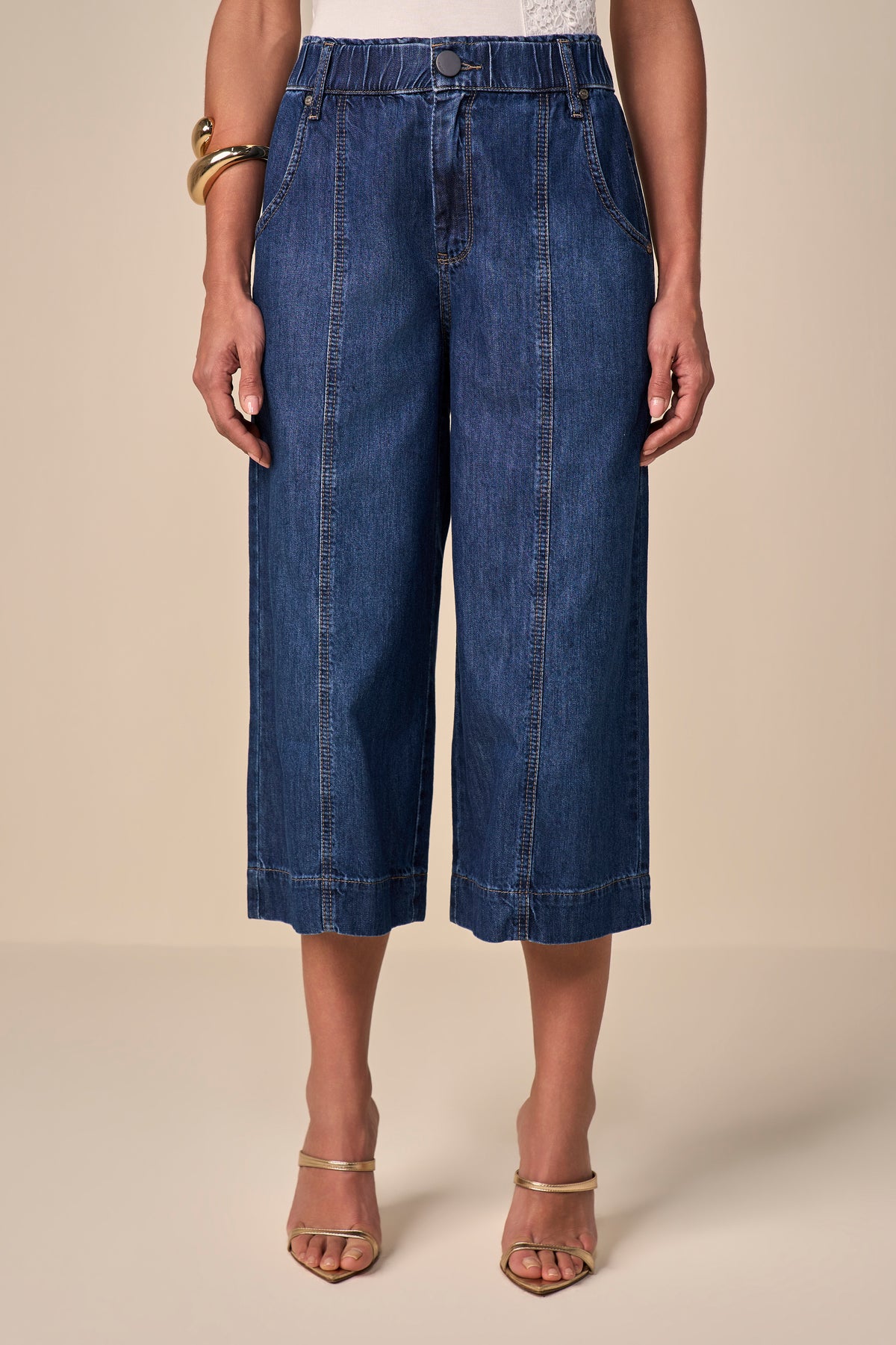 calça jeans wide leg cropped cintura intermediária cós clochard