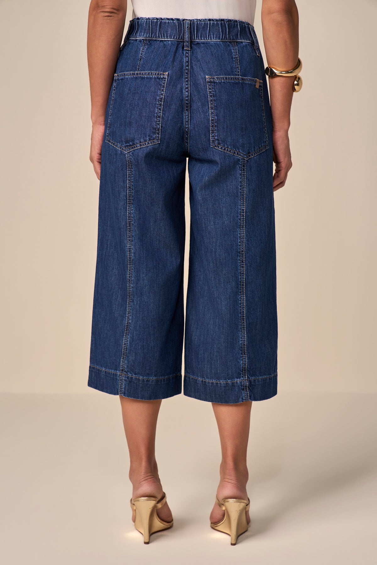 calça jeans wide leg cropped cintura intermediária cós clochard
