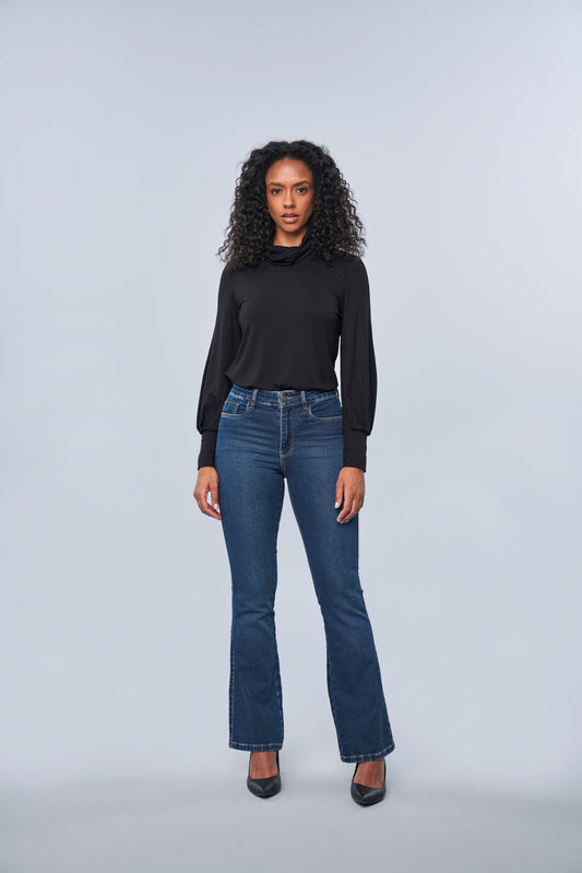 calça jeans malha boot cut cintura intermediária com bordado