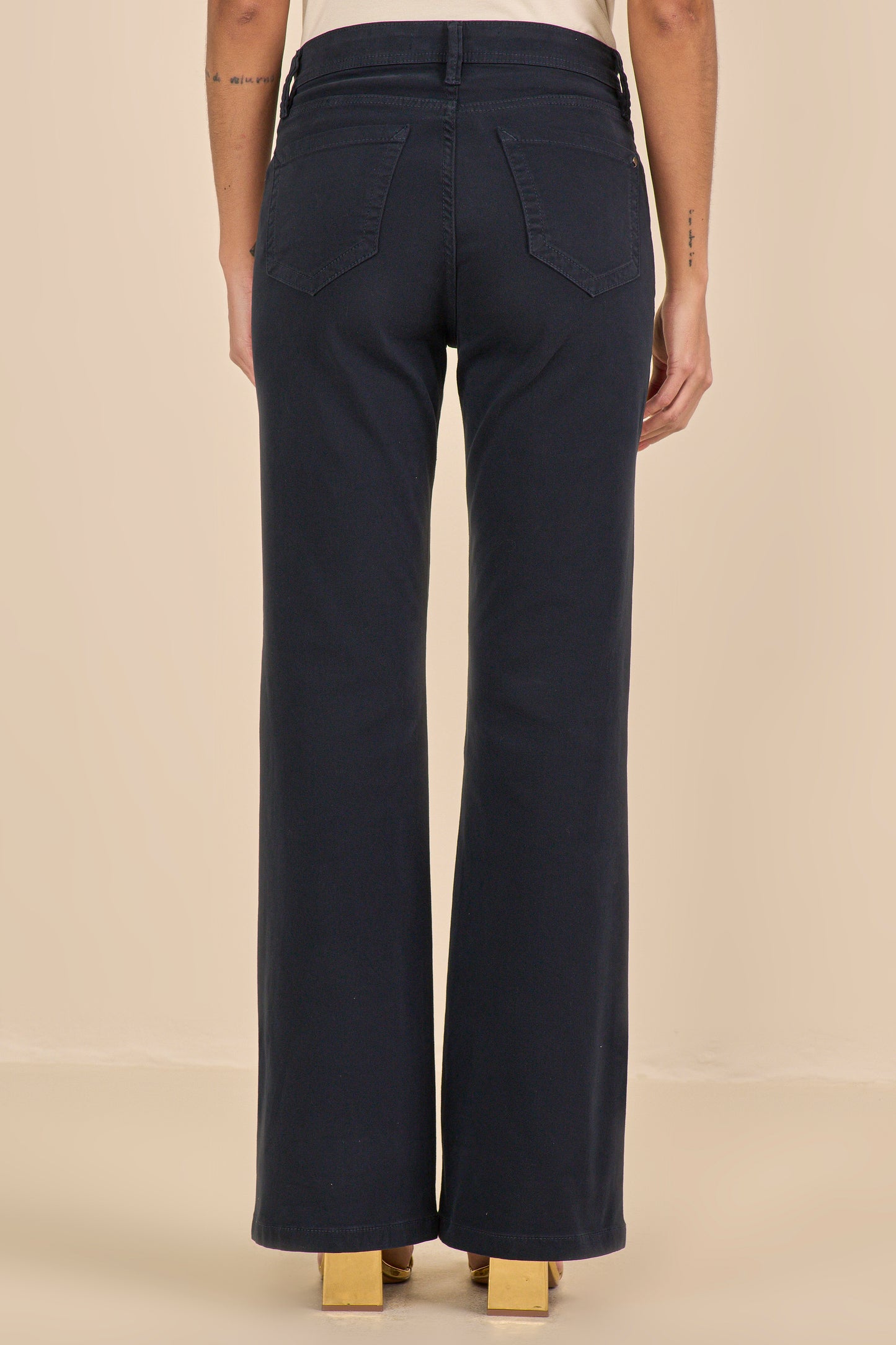 calça malha color bootcut cintura intemediária com detalhe pesponto