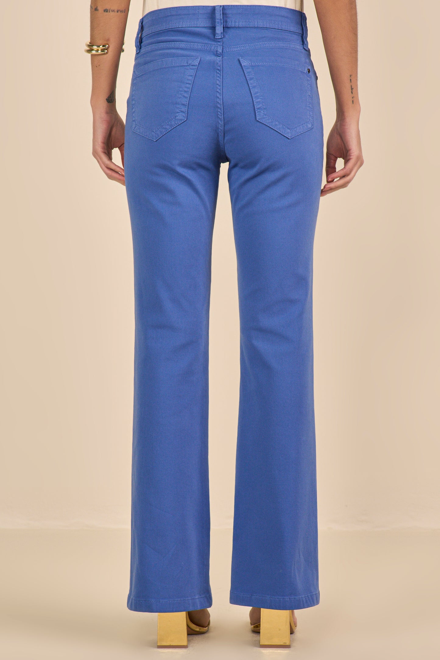 calça malha color bootcut cintura intemediária com detalhe pesponto