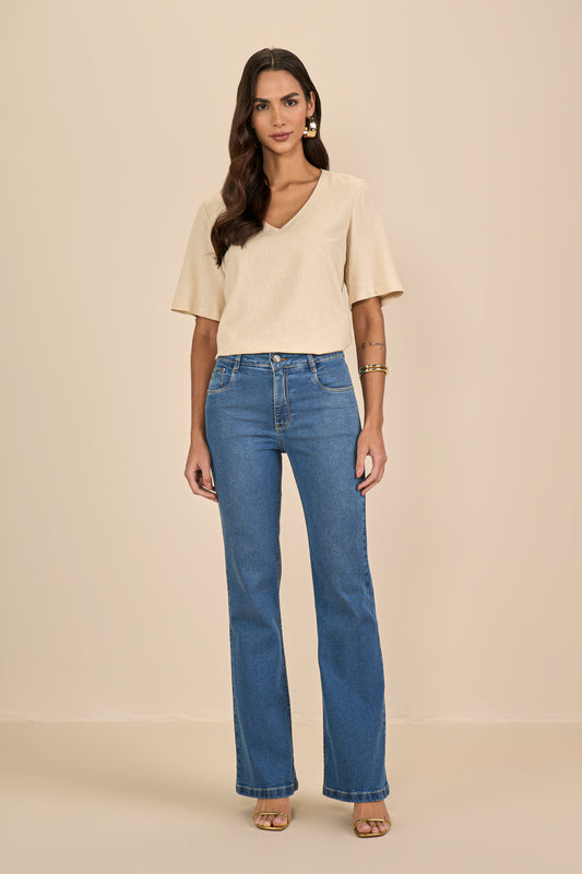 calça jeans bootcut cintura intemediária com detalhe bolsos