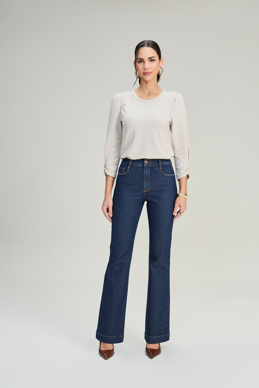 calça jeans boot cut cintura intermediária com bordado
