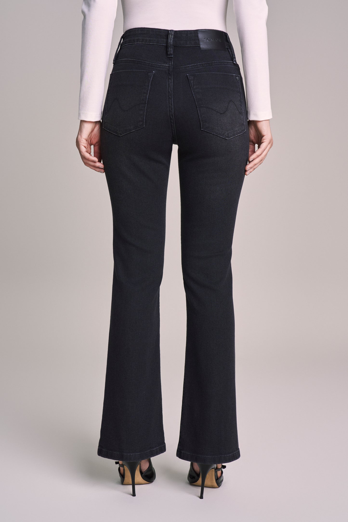 calça jeans black boot cut cintura intermediaria tradicional