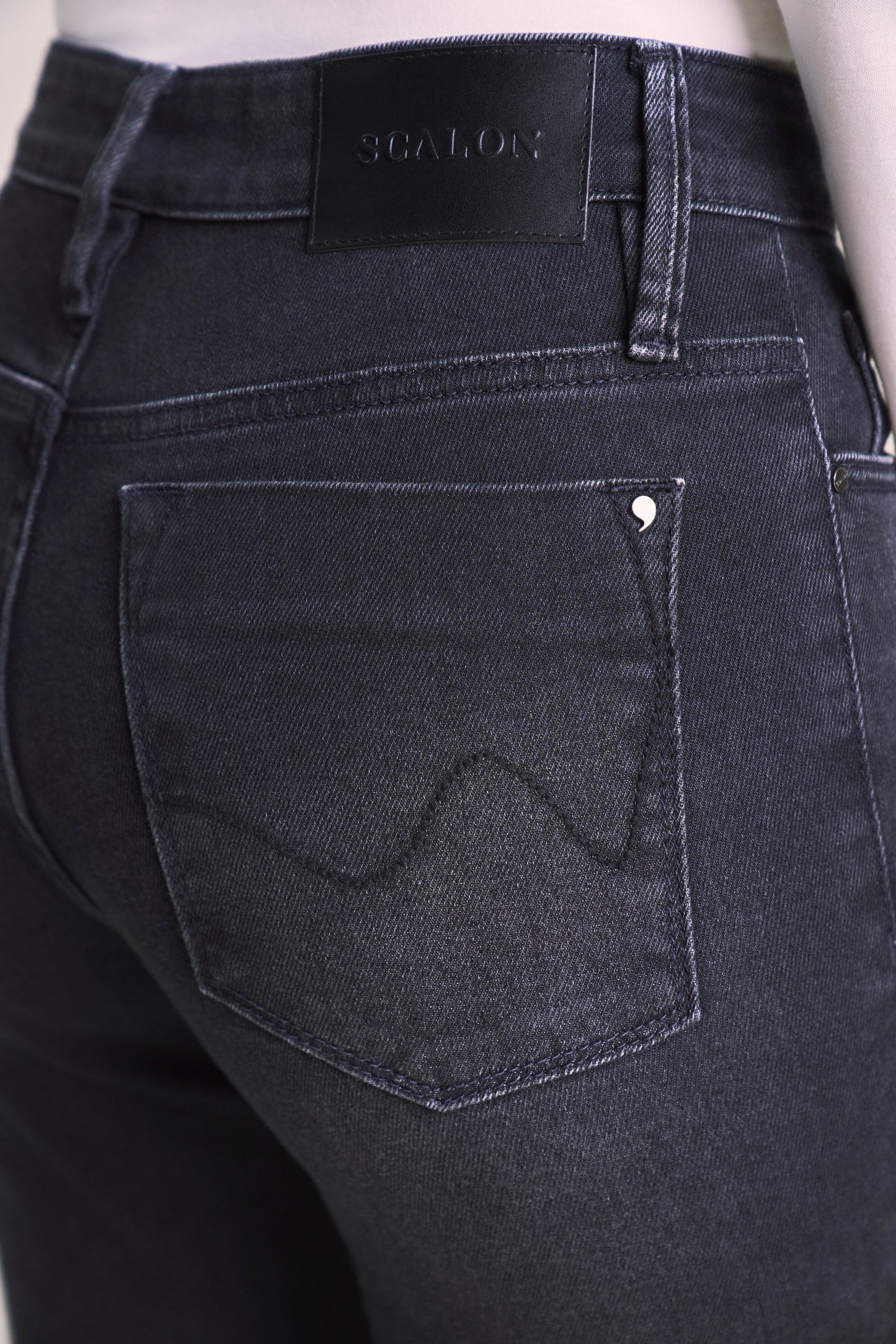 calça jeans black boot cut cintura intermediaria tradicional