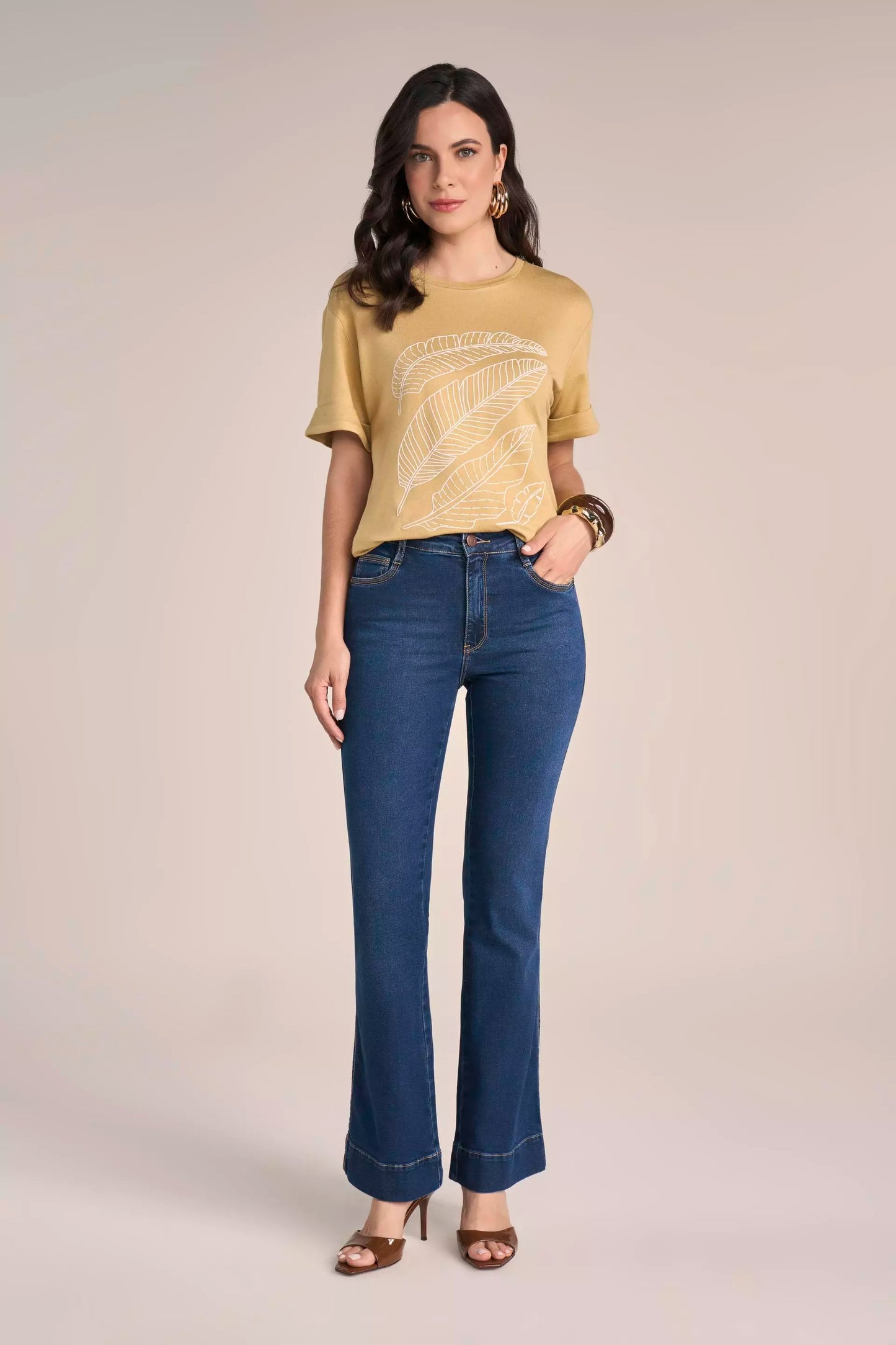 Calça Jeans Boot Cut Cintura Intermediária com Pespontos Triplos