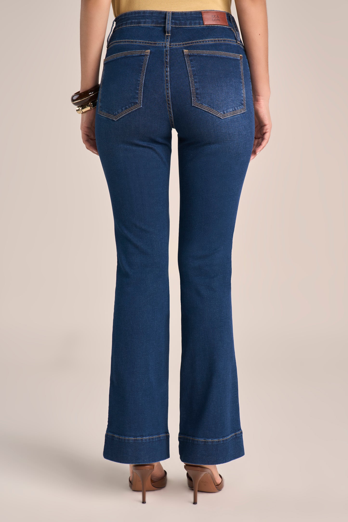 Calça Jeans Boot Cut Cintura Intermediária com Pespontos Triplos