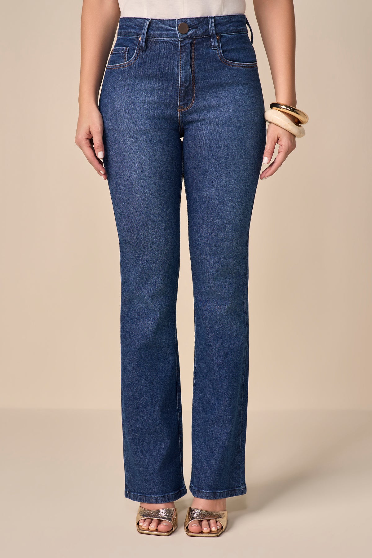 calça jeans boot cut cintura intermediária tradicional