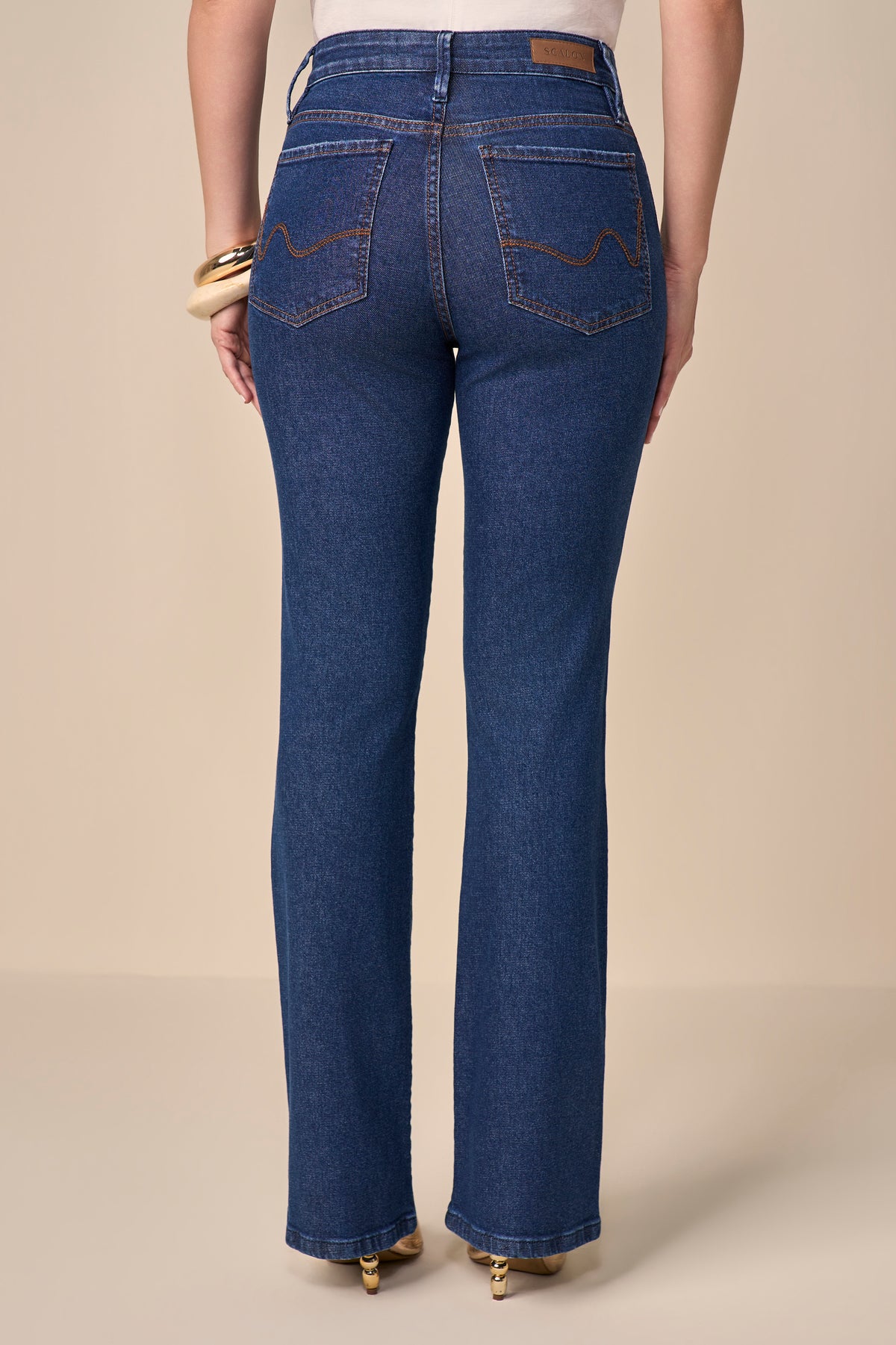 calça jeans boot cut cintura intermediária tradicional