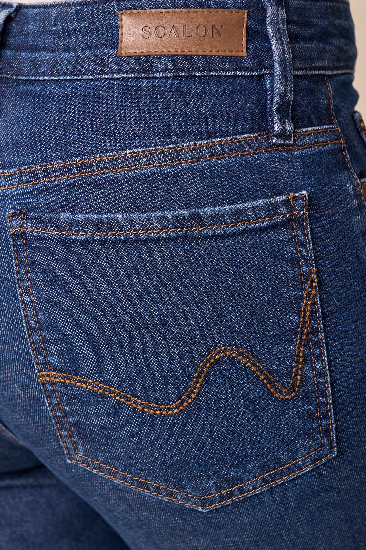 calça jeans boot cut cintura intermediária tradicional