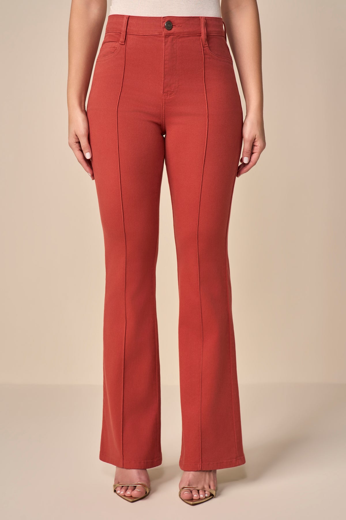 calça sarja color boot cut cintura intermediária com nervura